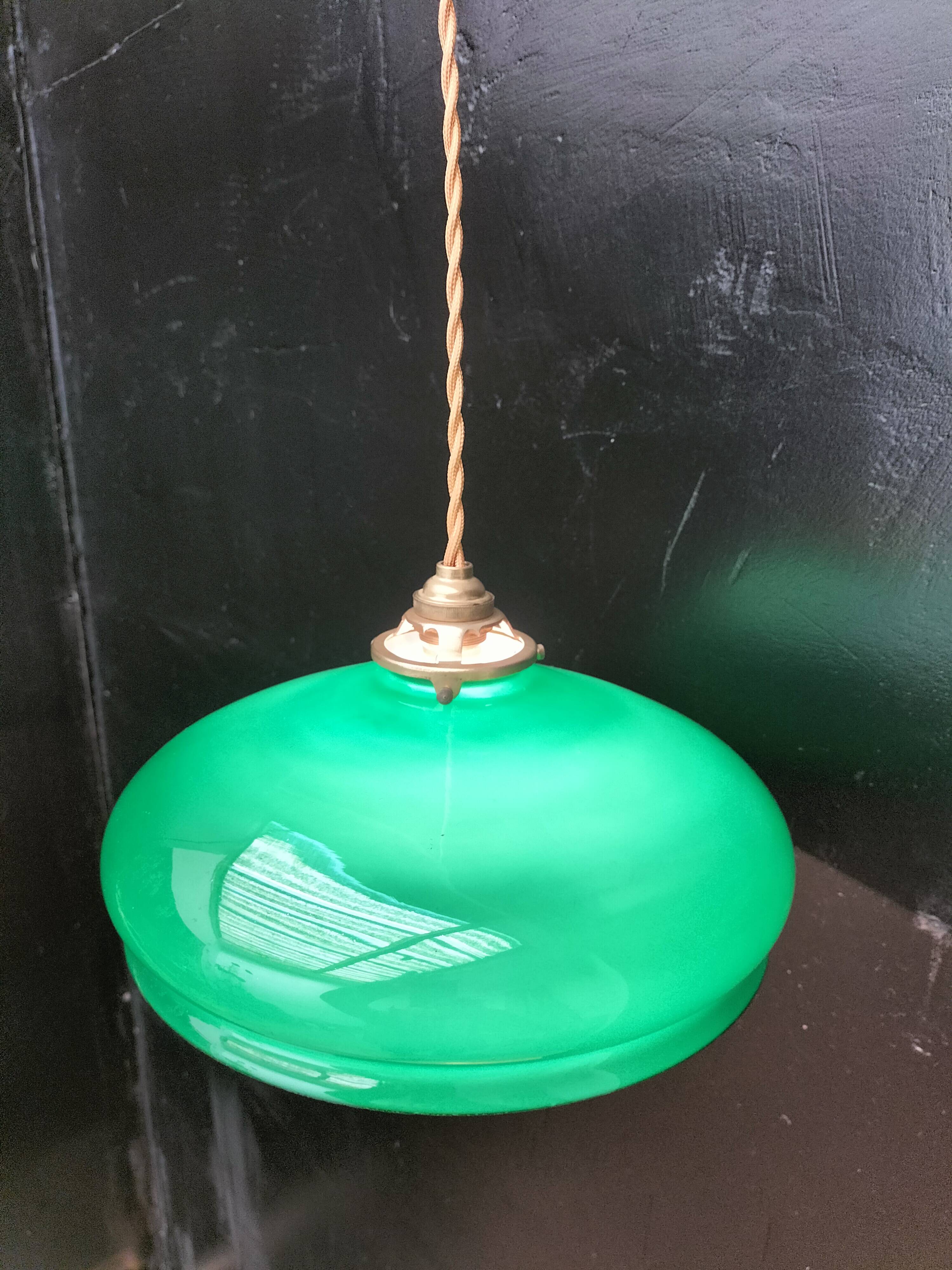 Green opaline suspension
