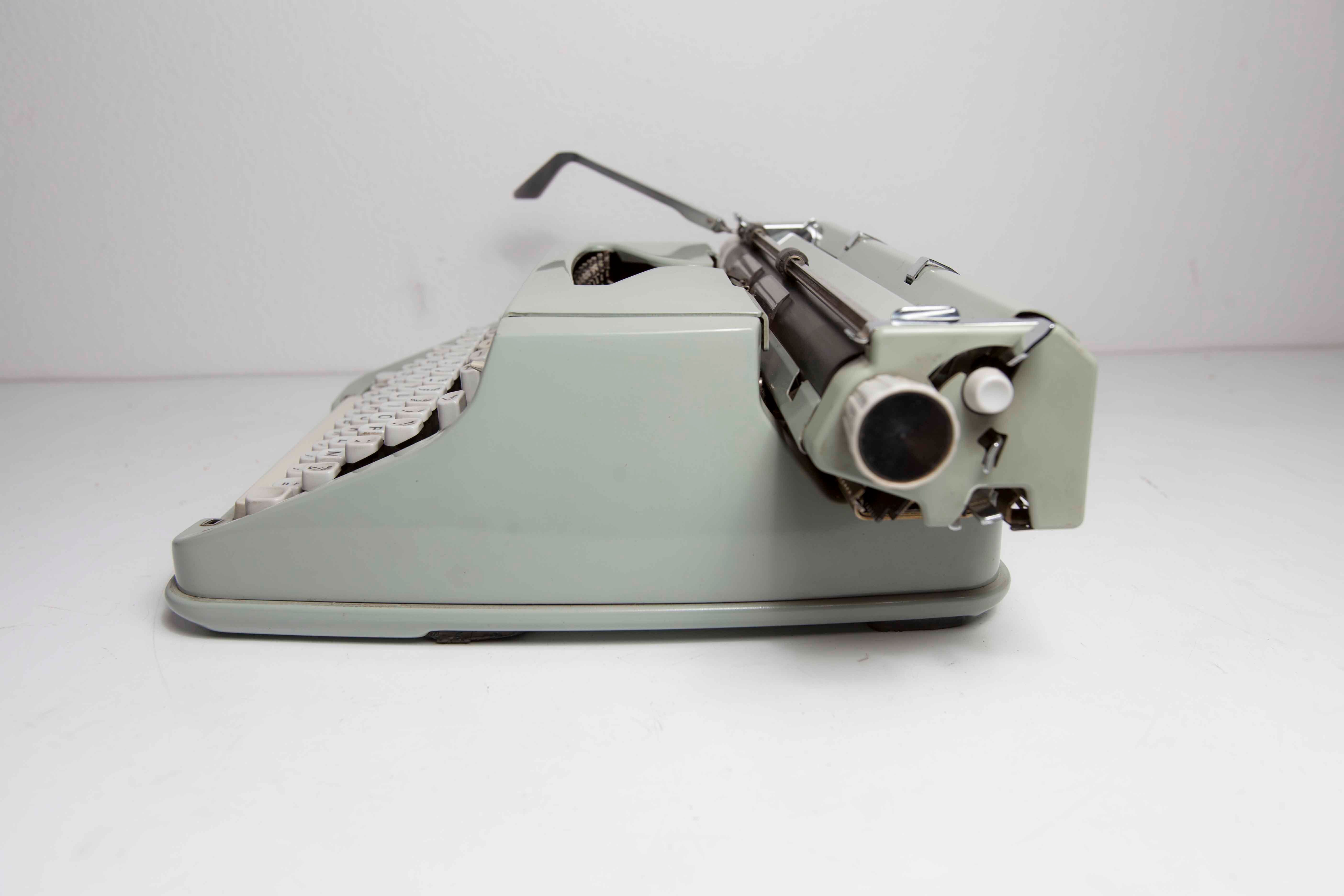 Hermes 3000 typewriter cleaned and tested