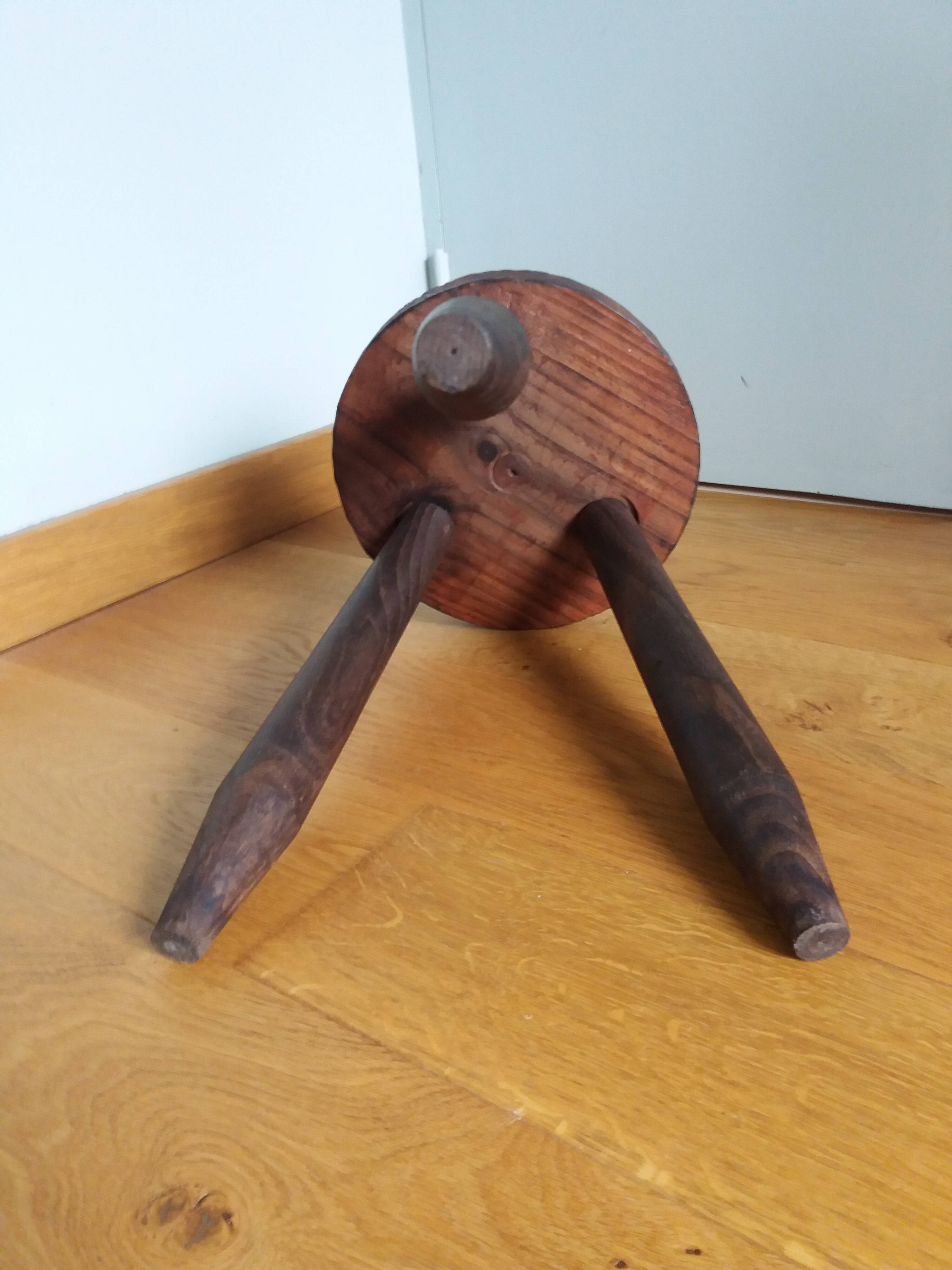 Tripod pencil leg stool
