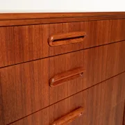 Coffre scandinave en teck à quatre tiroirs