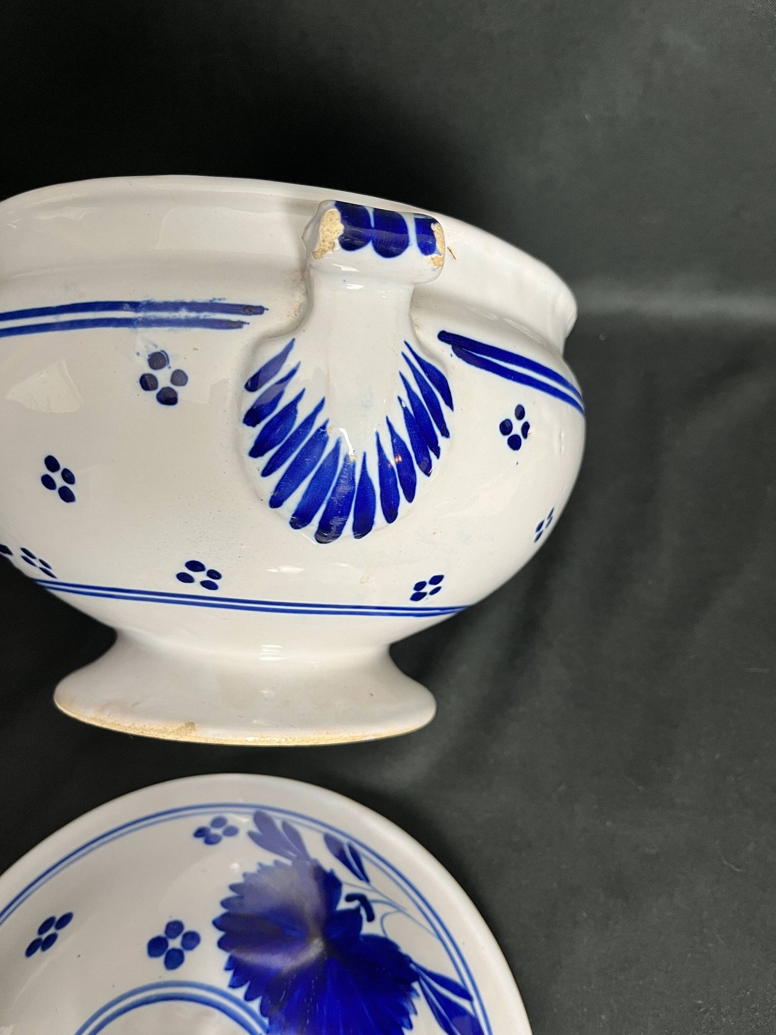 Lunéville, soupière en faïence à décor bleu fin XIXème