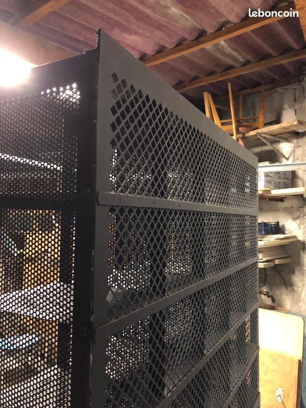 Postal sorting office