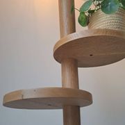Lampadaire vintage en chêne massif à tablettes, années 1960