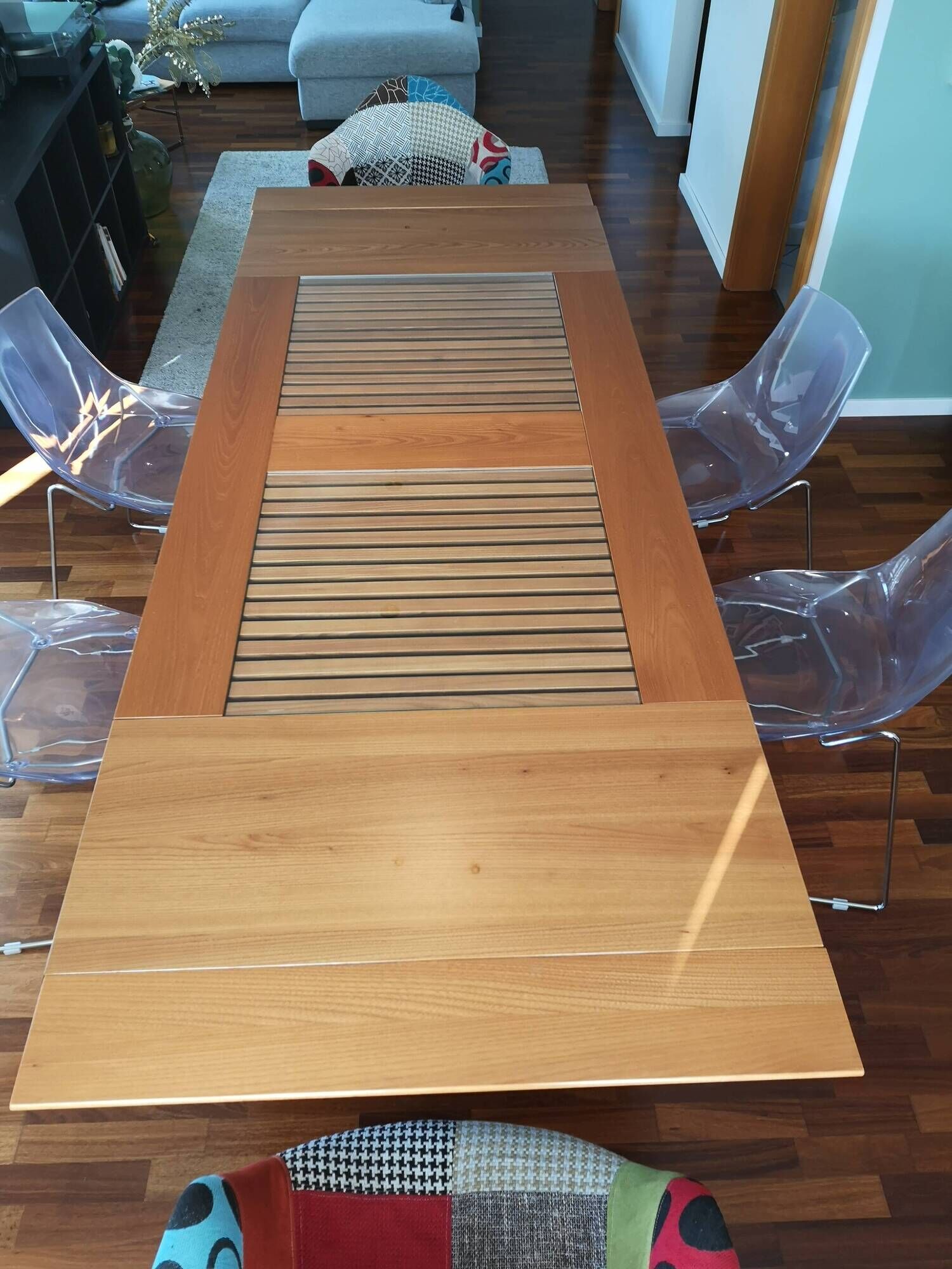 extendable dining table