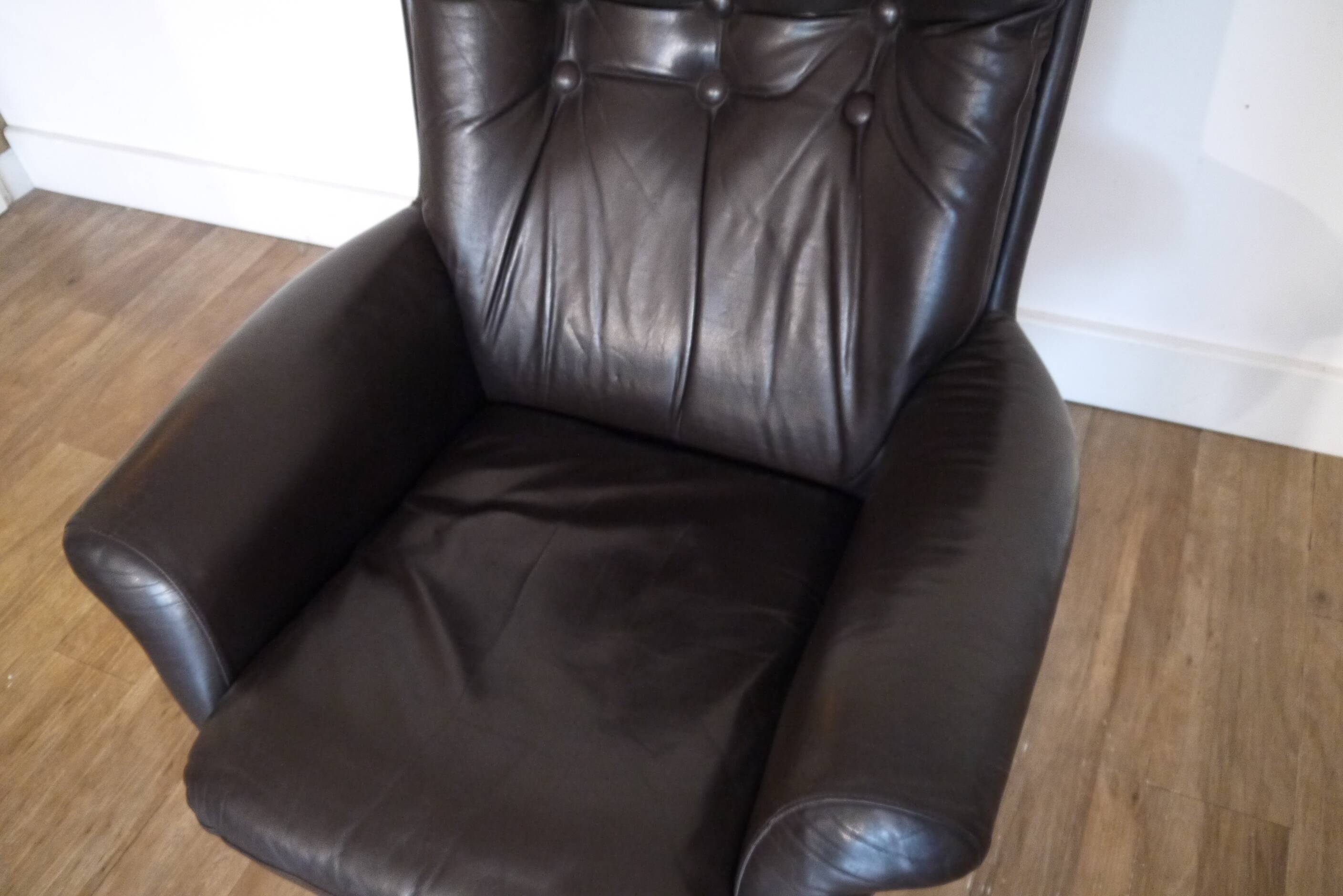 Fauteuil scandinave en cuir 1970
