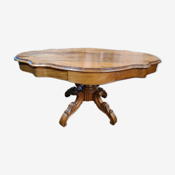 Oval coffee table