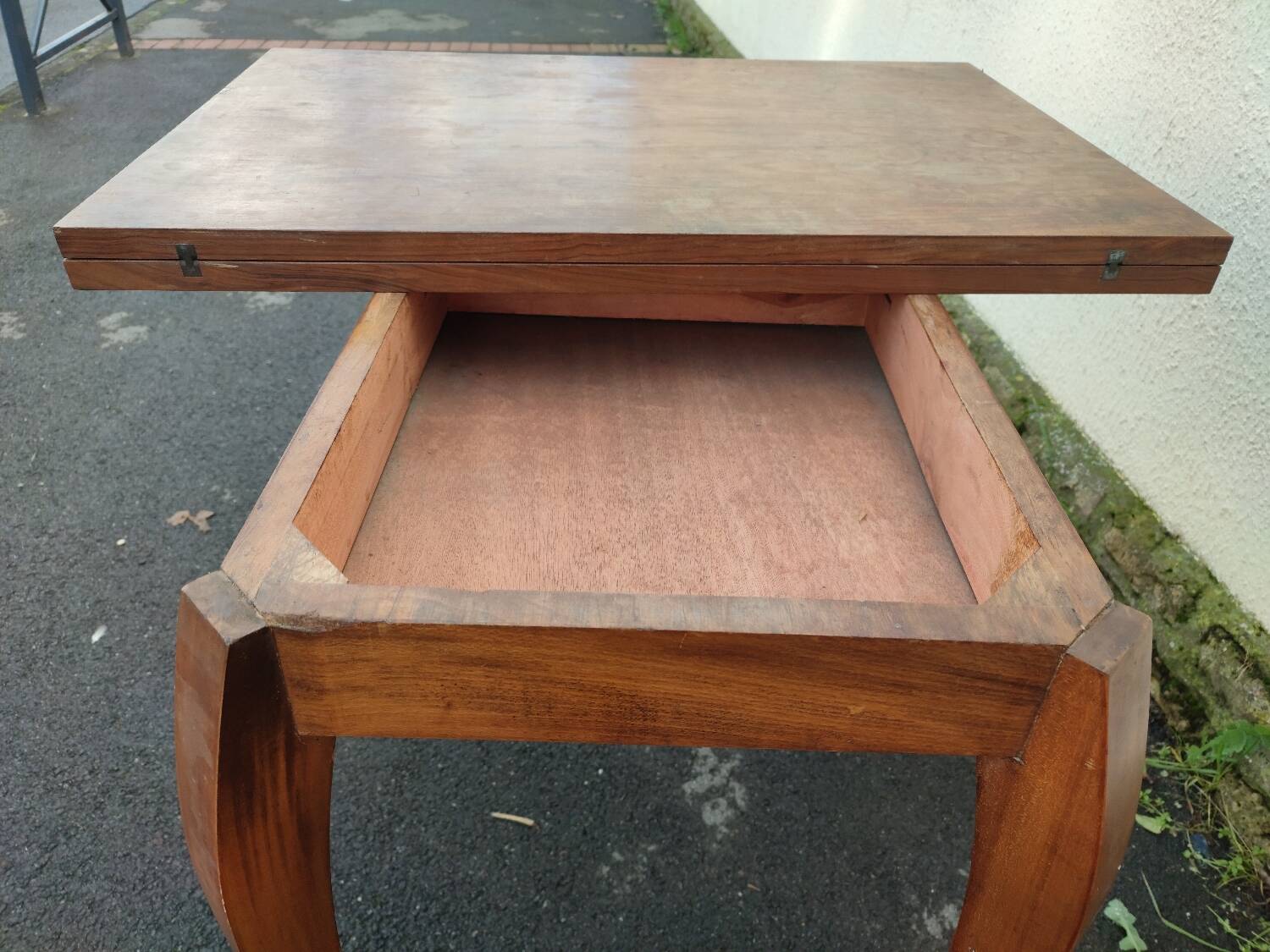 Vintage leaf table