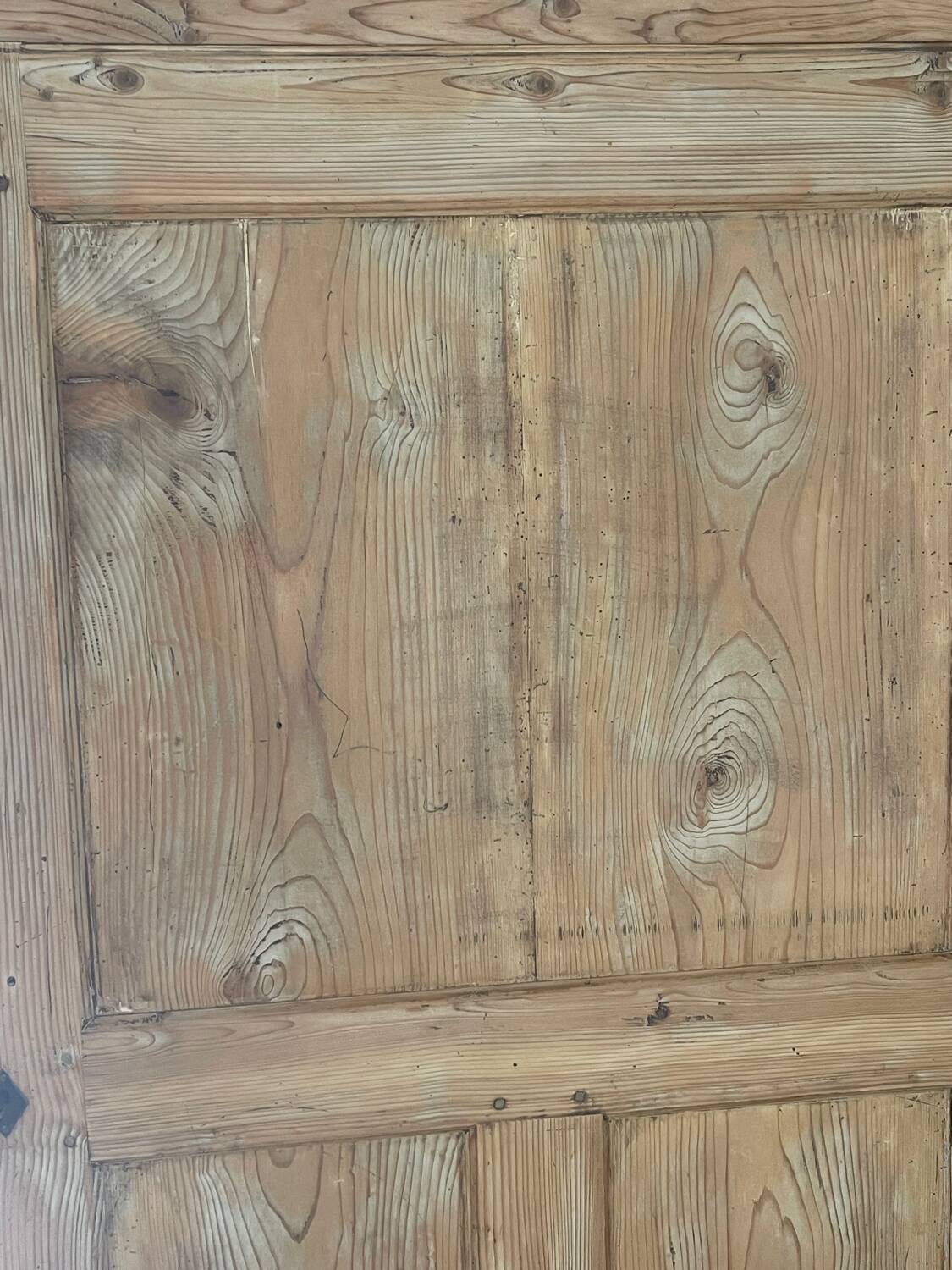 Raw wood bonnetière