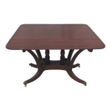 English drop-leaf table in mahogany from the 19th century.