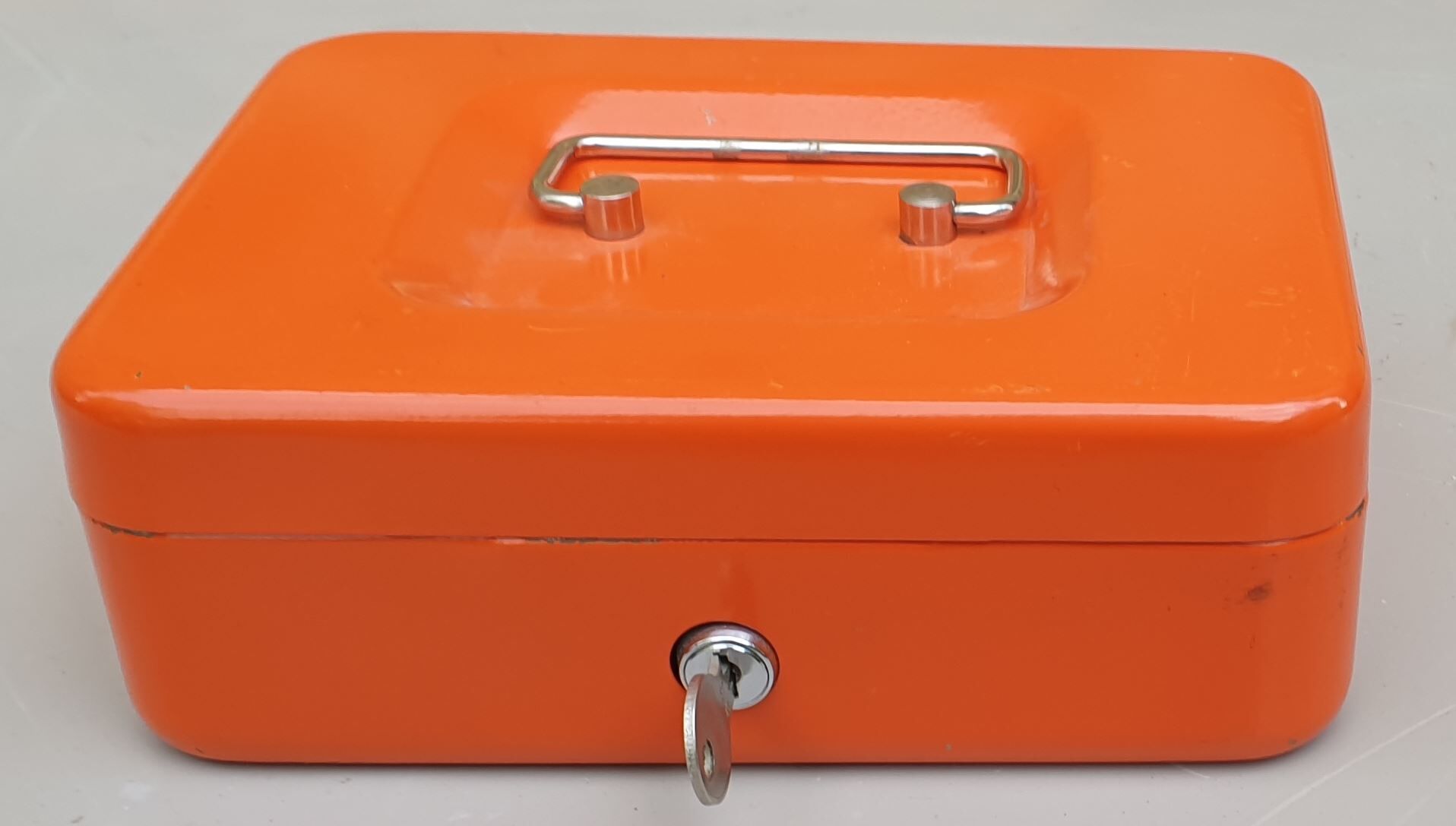 Coffret métallique seventies