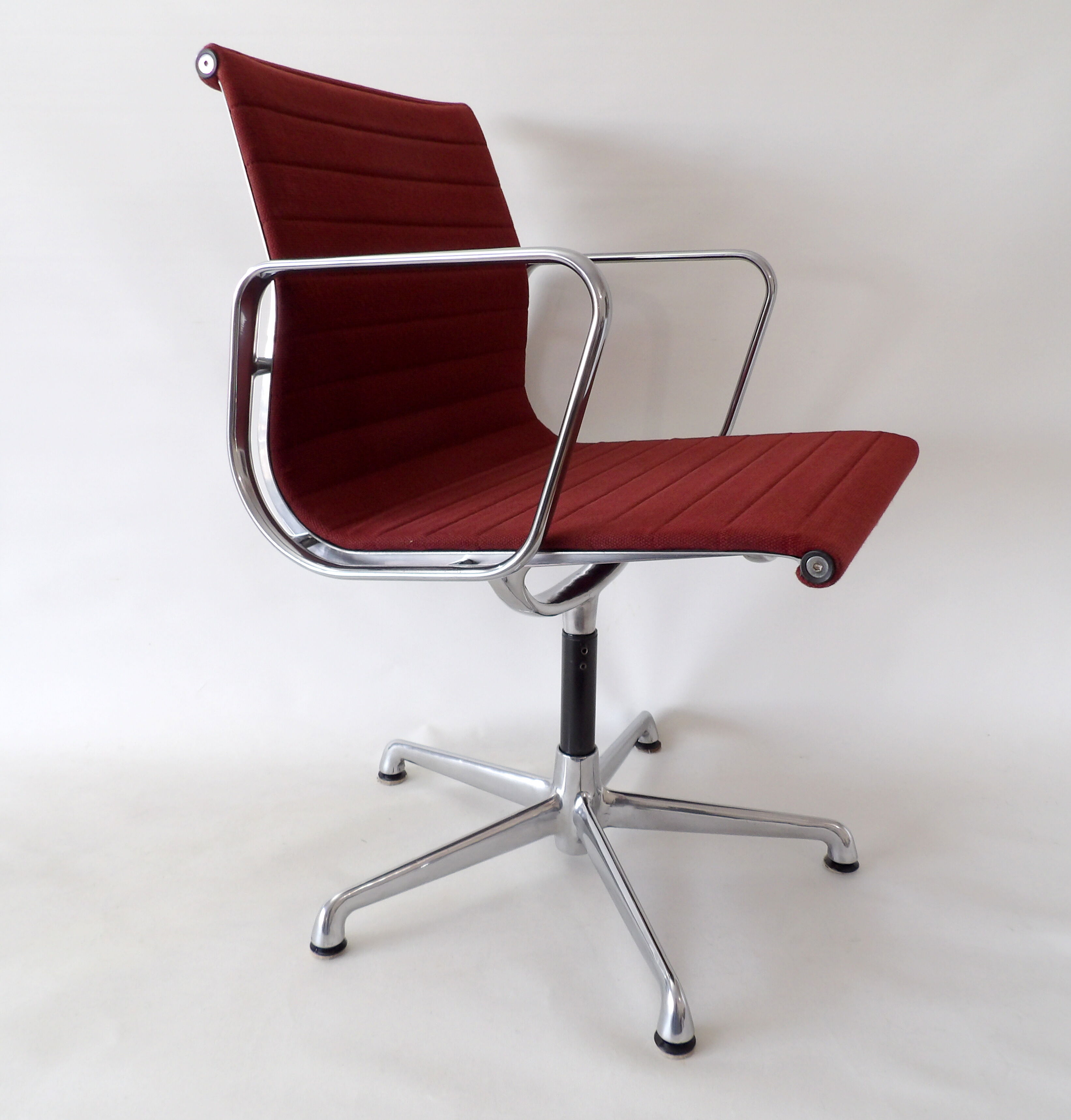 Swivel armchair Charles & Ray Eames  icf edition