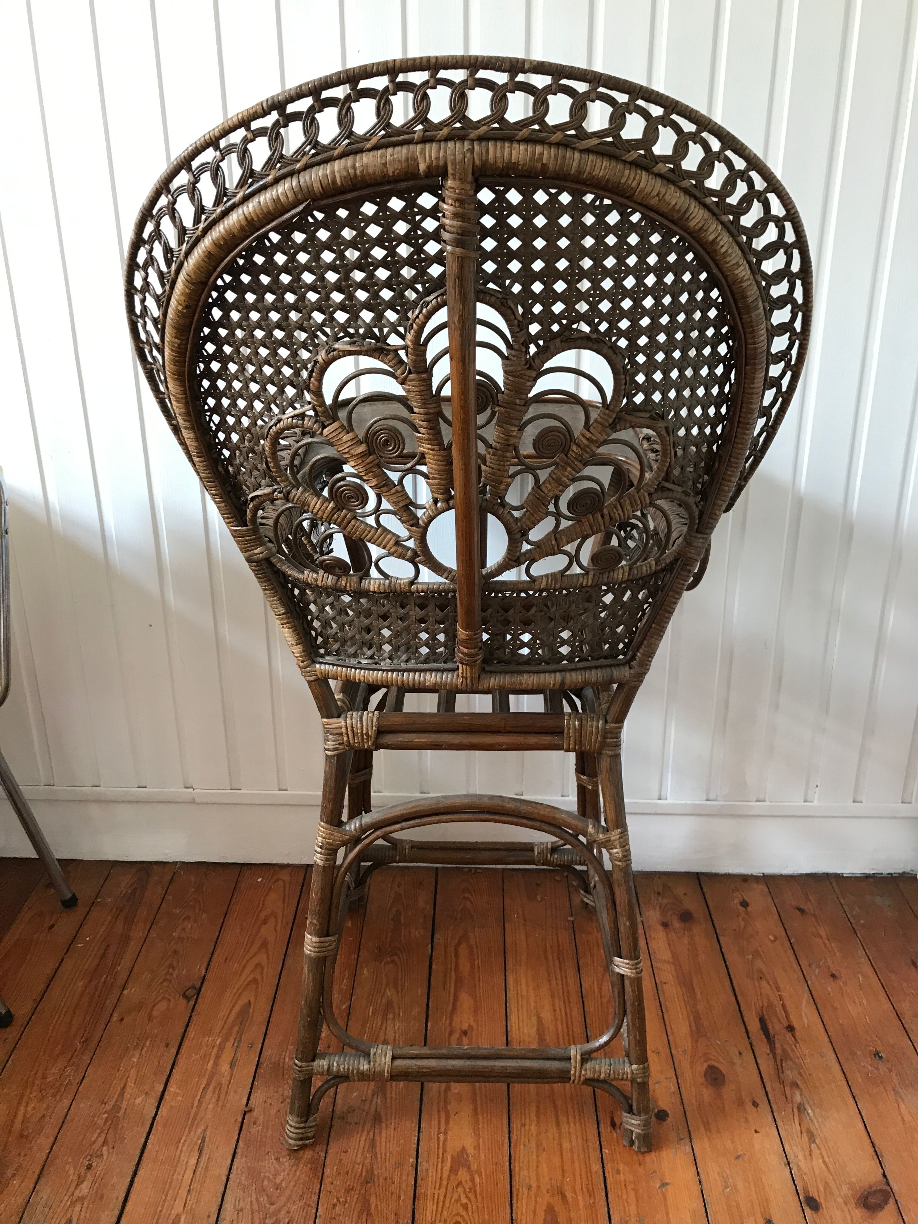 Emmanuelle chair for children