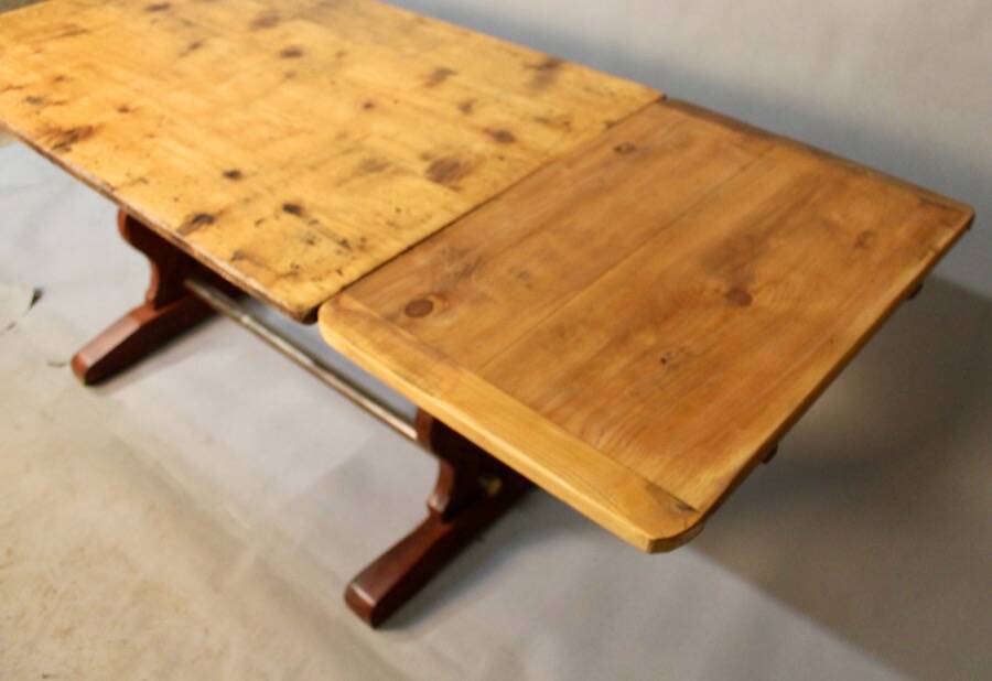 Table de bistrot avec une rallonge amovible