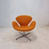Set of 2 Swan Chairs by Arne Jacobsen and Fritz Hansen
