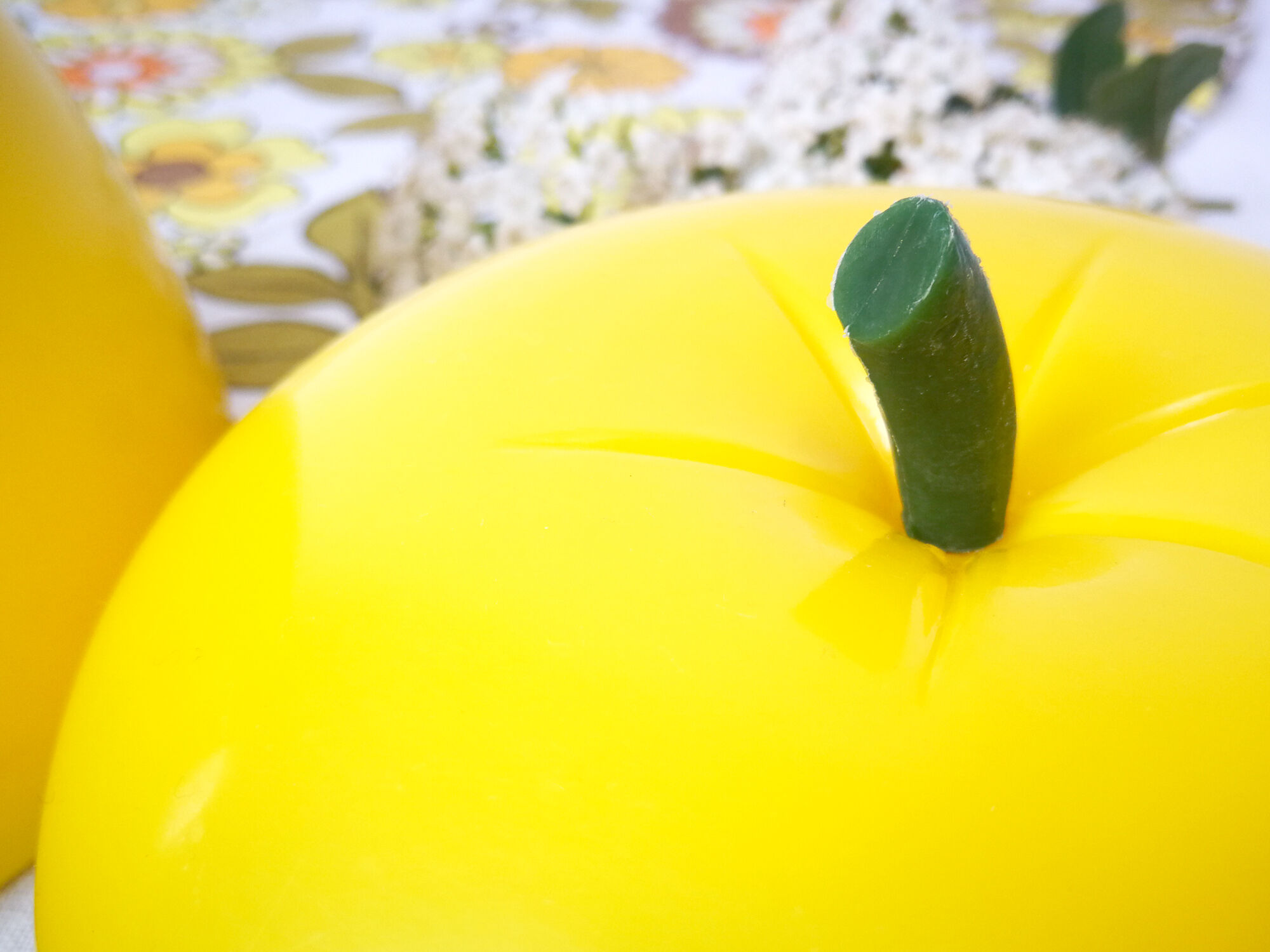Yellow Ice Cube Apple / Vintage Ice Bucket