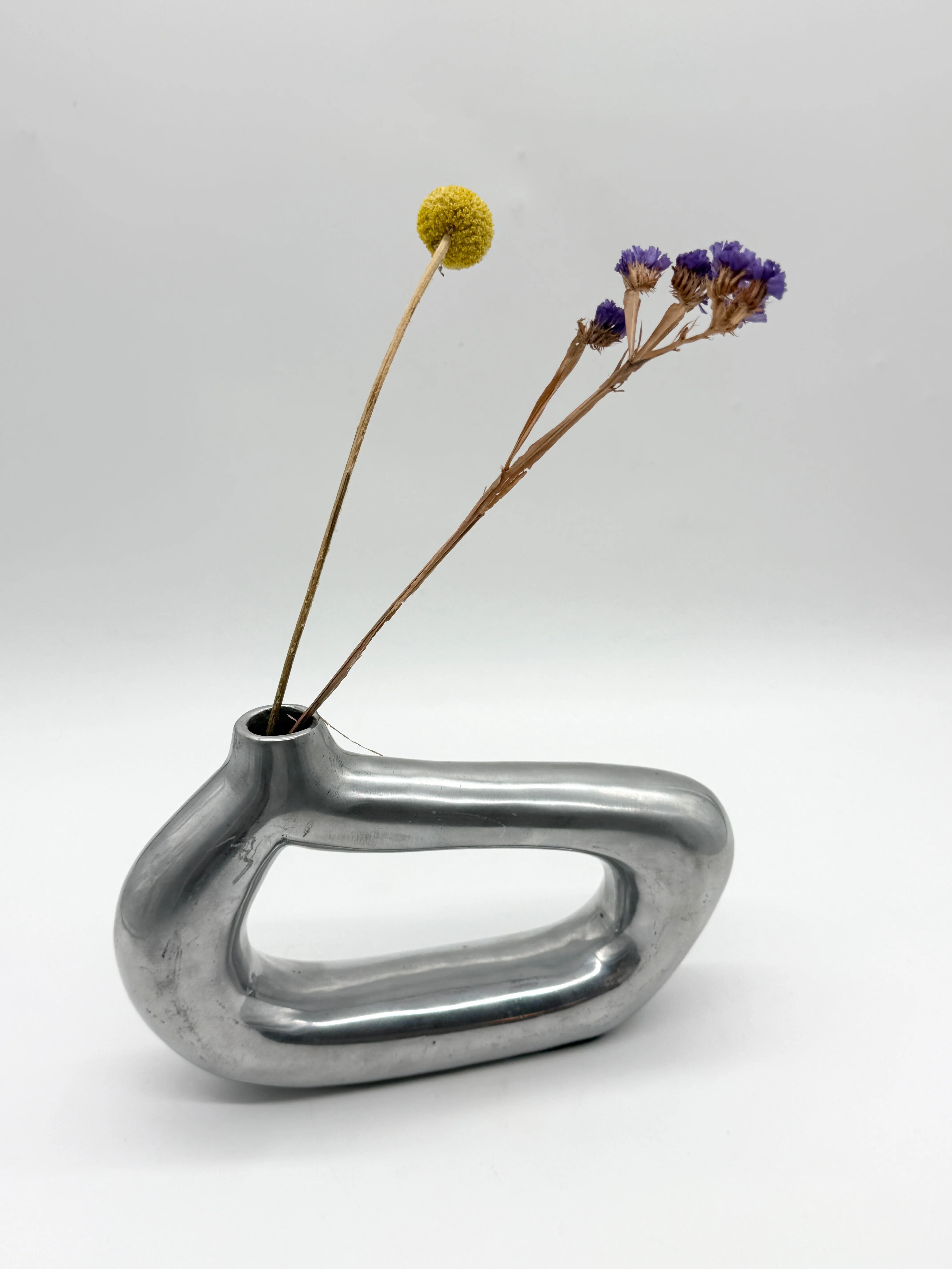Vase sculptural en fonte d’aluminium, 1970s