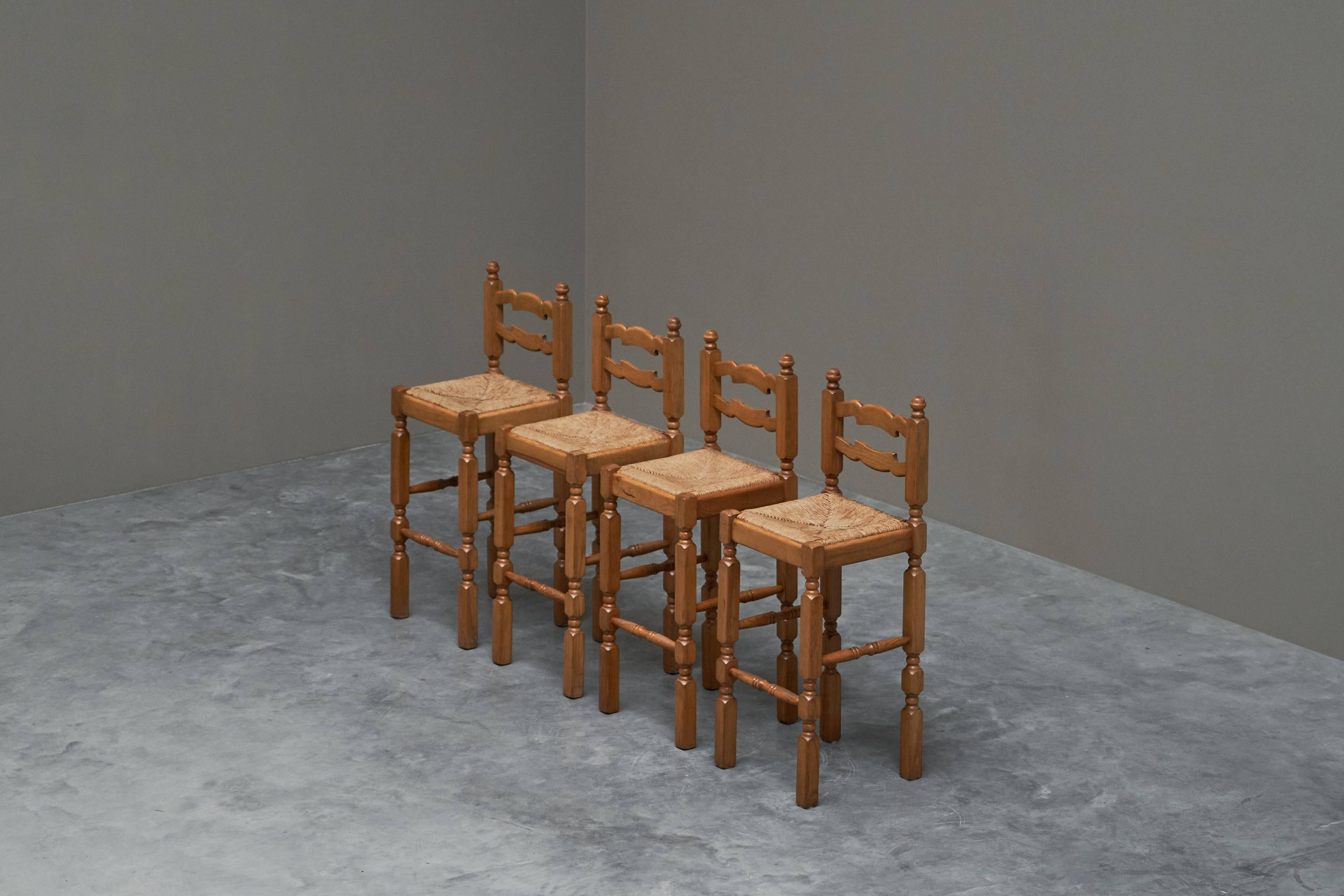 Set of 4 Razorblade bar stools in solid oak, 1960s.