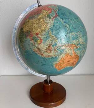 Vintage 1973 terrestrial globe from Räth ex-GDR - 48 cm