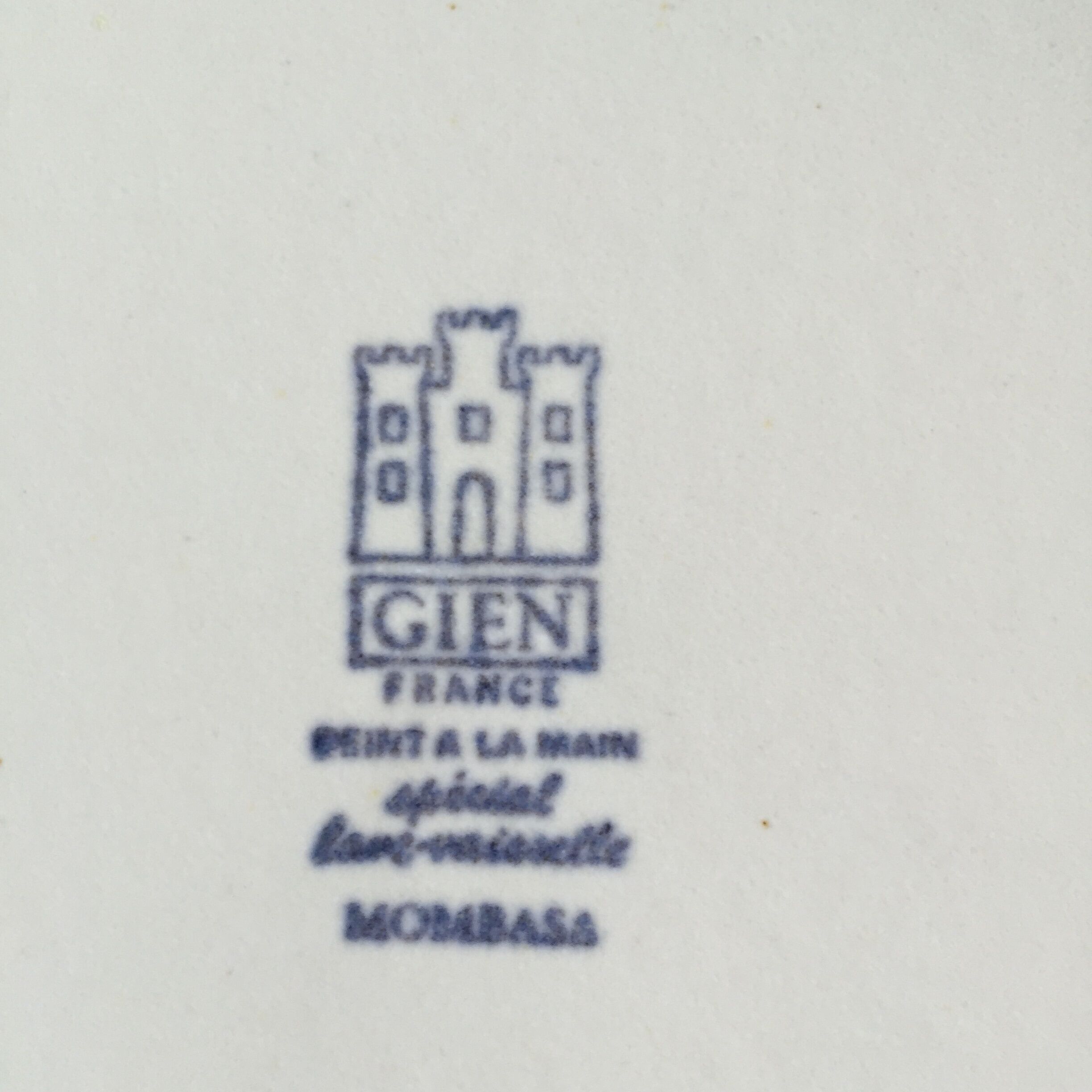 Set of 9 Gien flat plates