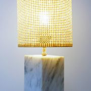 Lampe de table vintage en marbre avec nouvel abat-jour en raphia