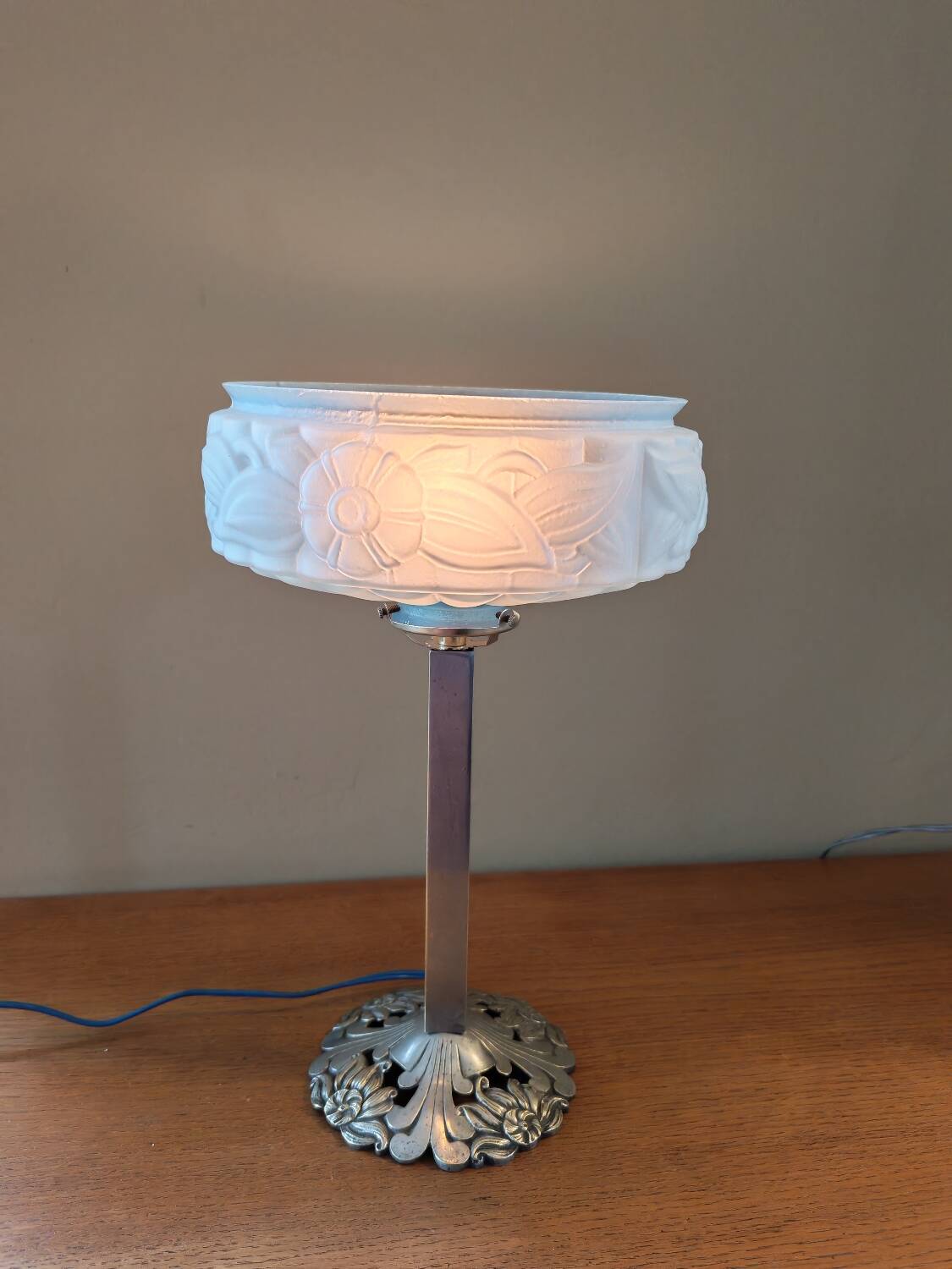 Art Deco lamp with floral decor