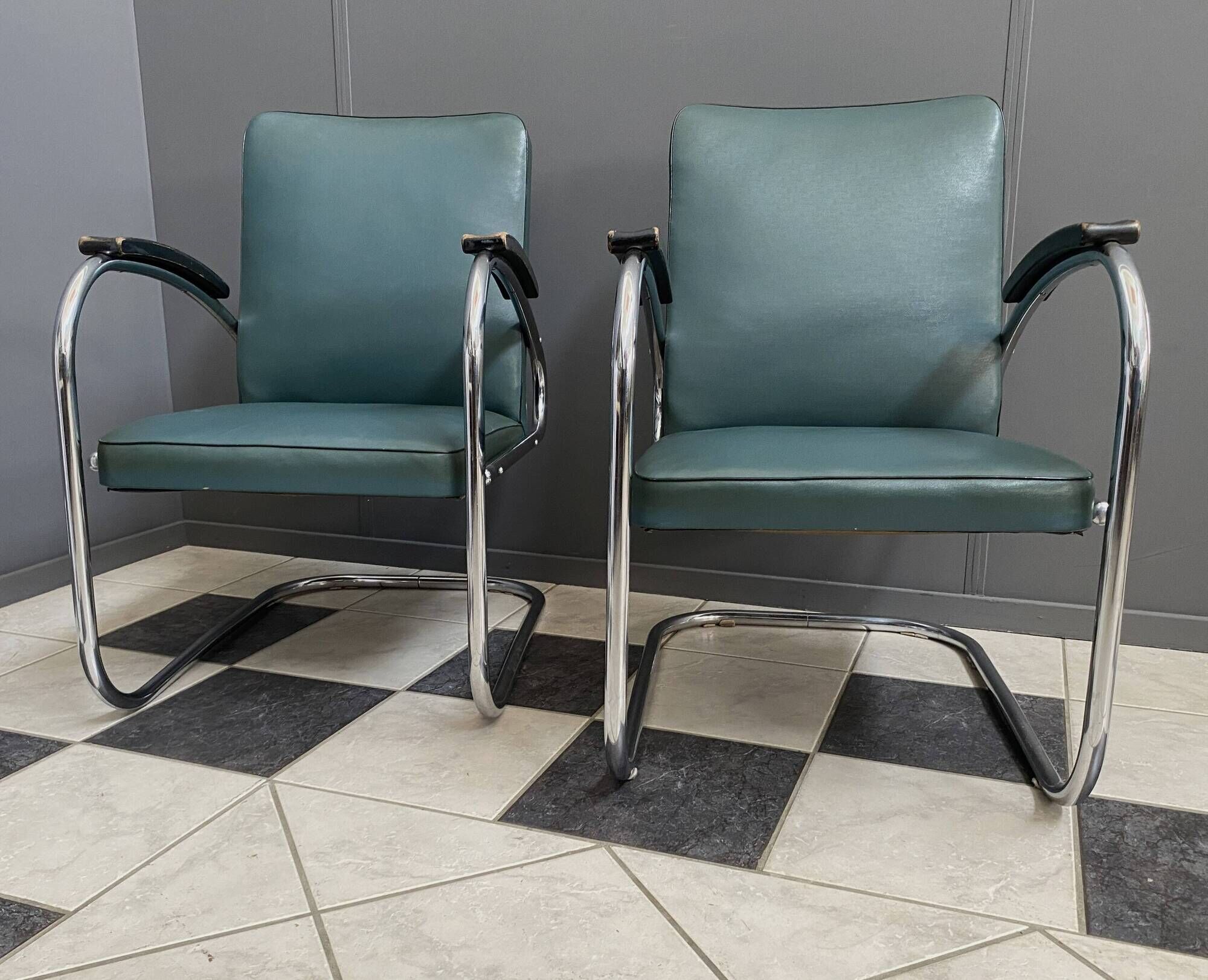 Set of 2 Green Mauser tubular chairs model RS7 Bauhaus 1930s
