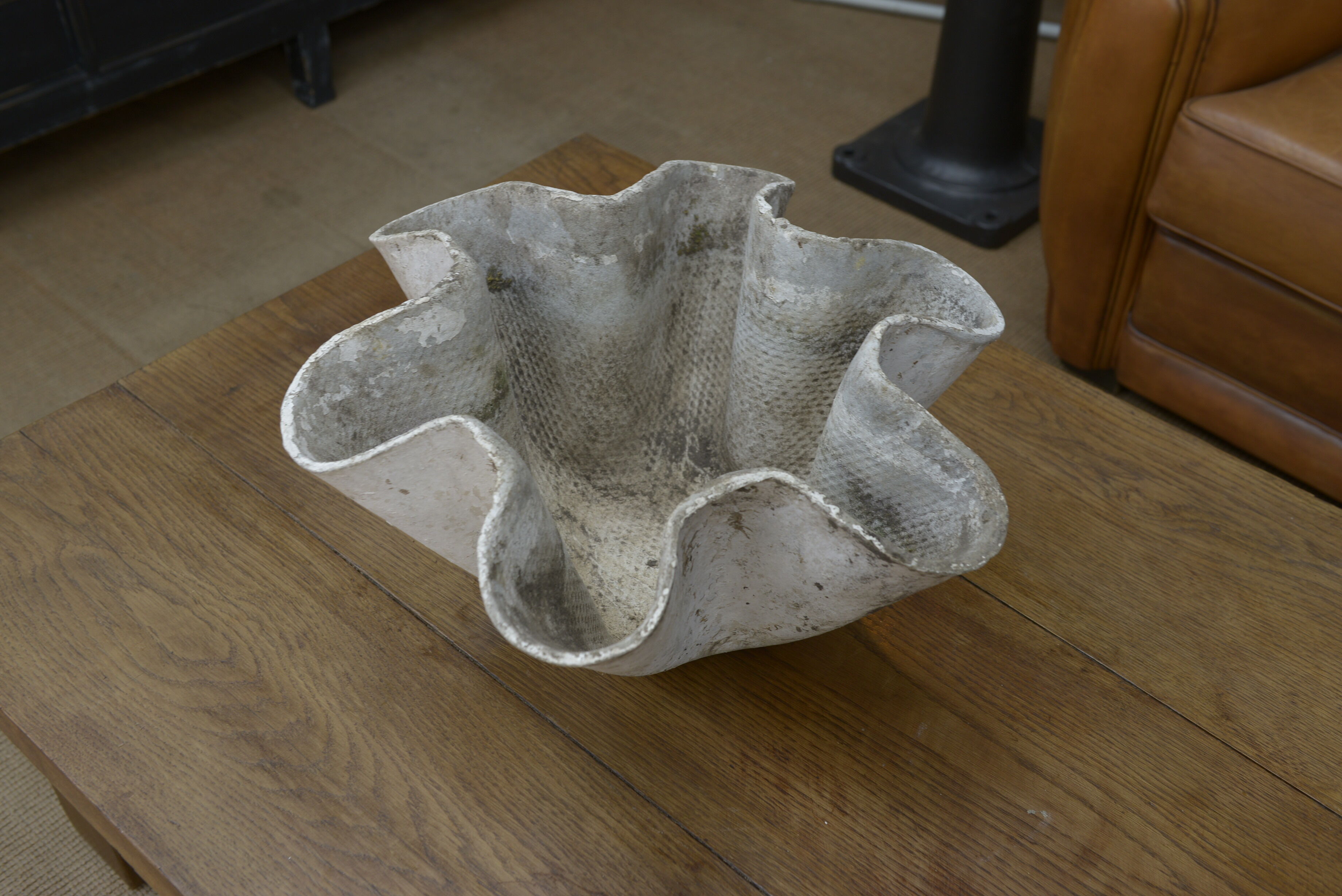 Cement corrugated garden basin 1950