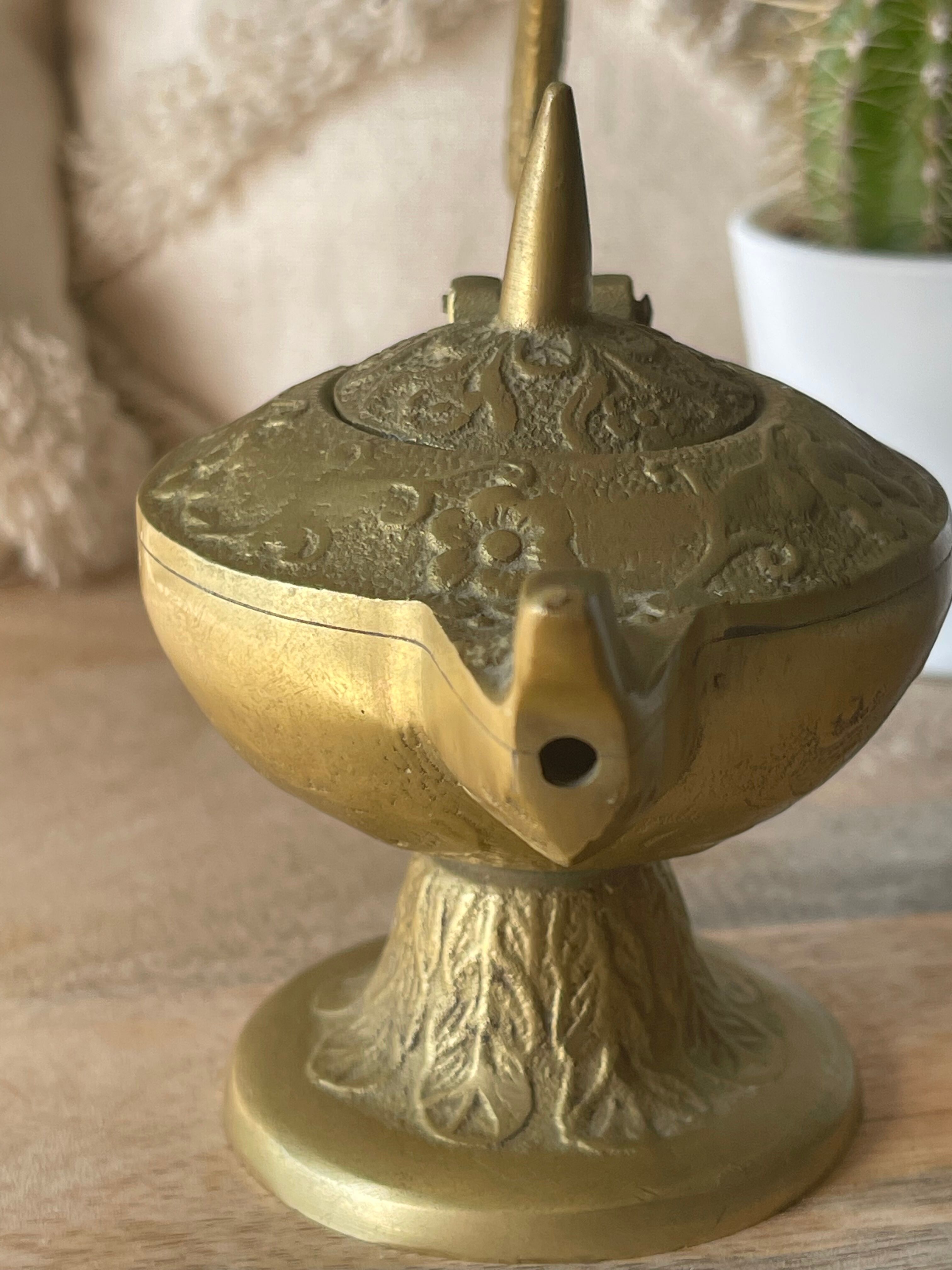 Old oil lamp Aladdin's lamp in bronze oriental lamp