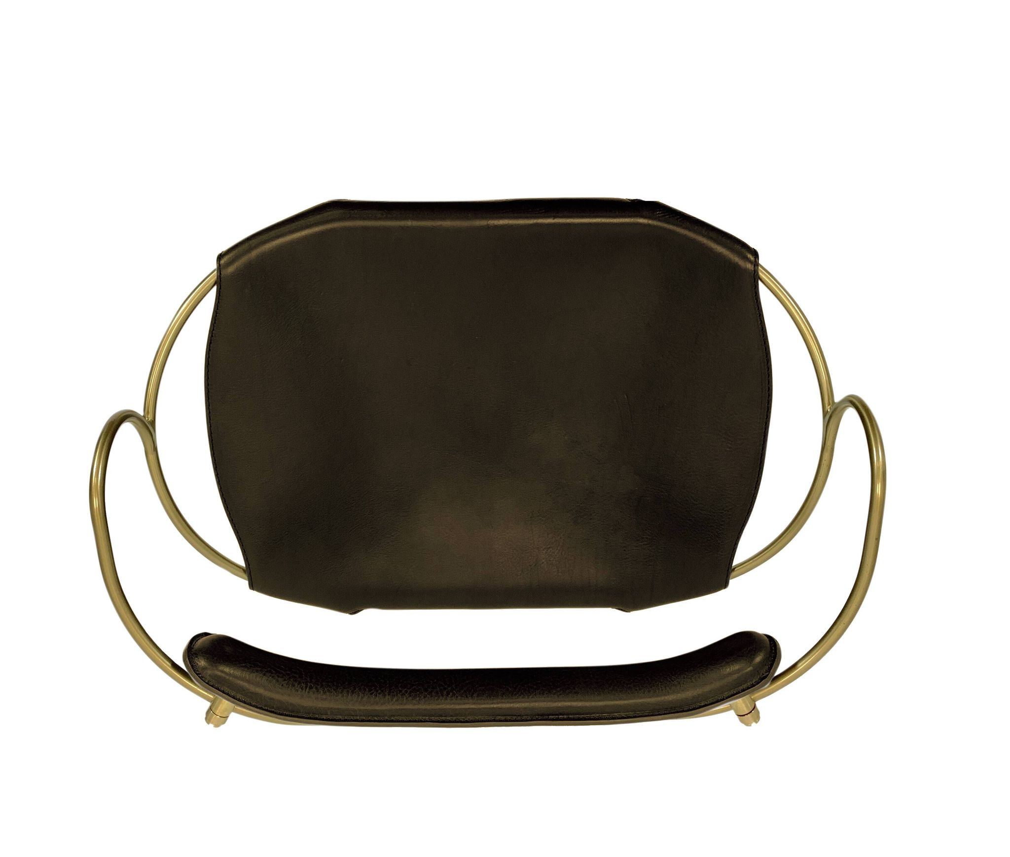 Organic bar stool with a vintage brass backrest and brown leather.