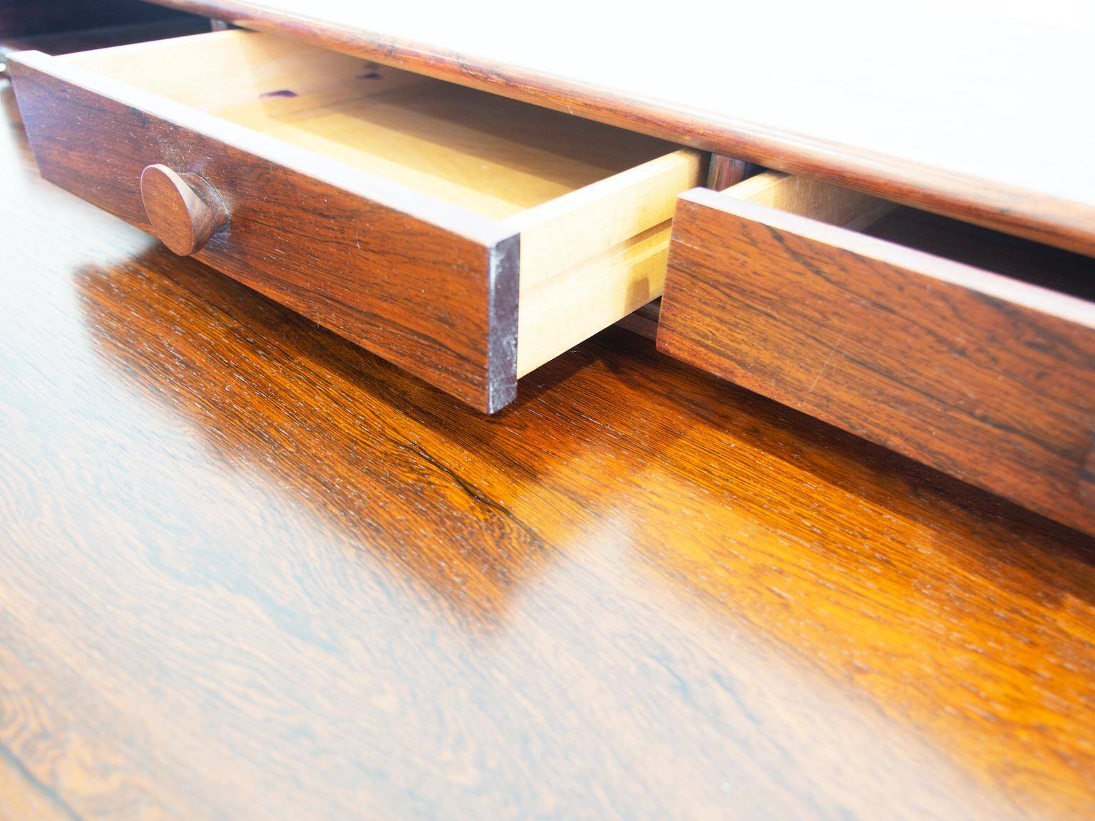 Modern mid-century wooden desk by Gianfranco Frattini for Bernini