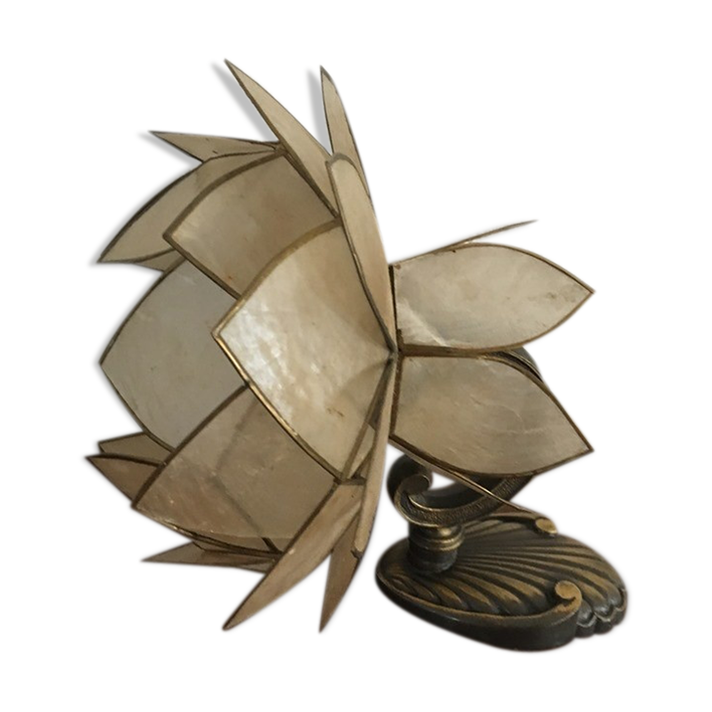 Lotus wall lamp in mother-of-pearl petals