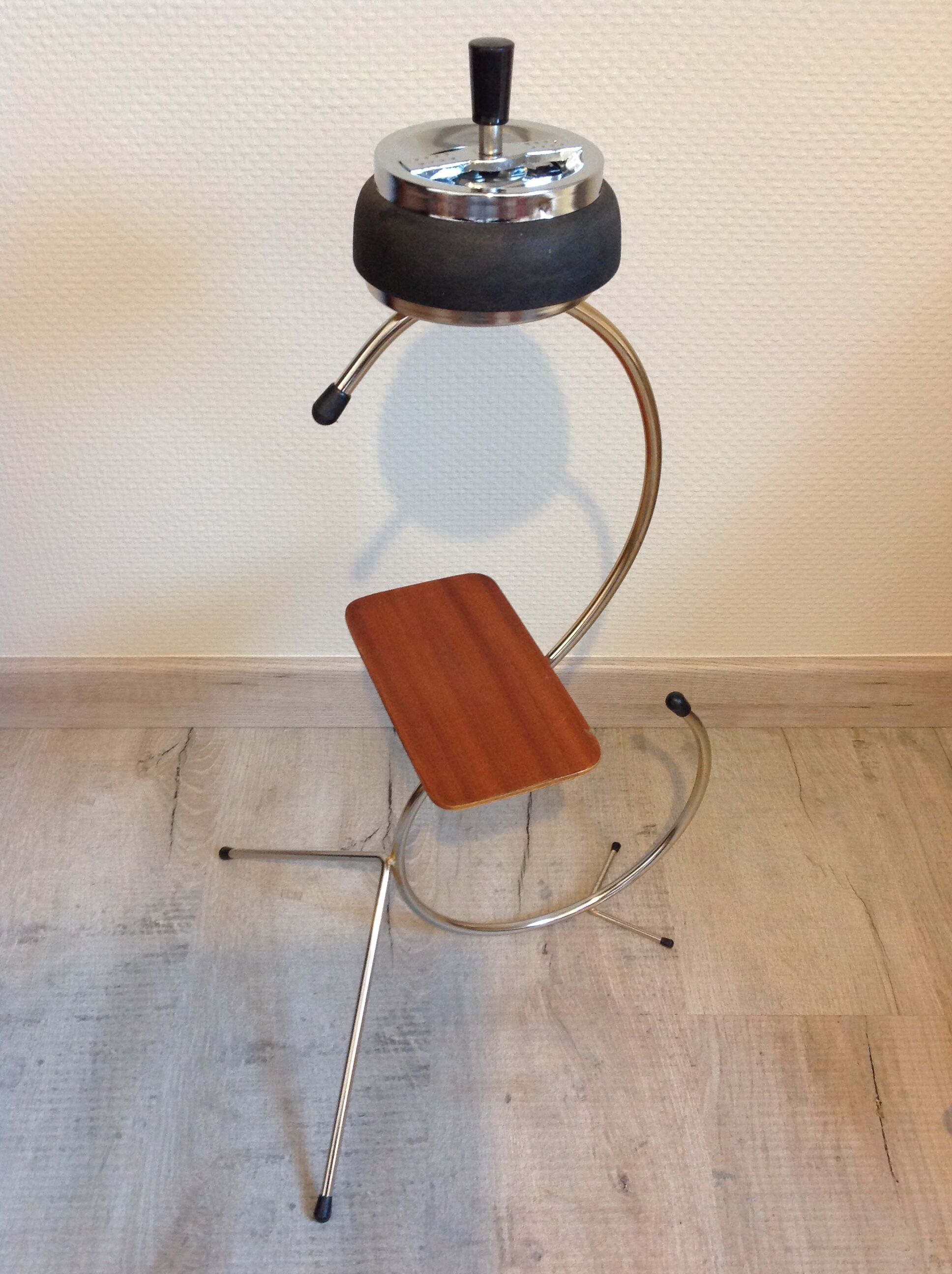 Ashtray pusher on foot with tablet / vintage 60s