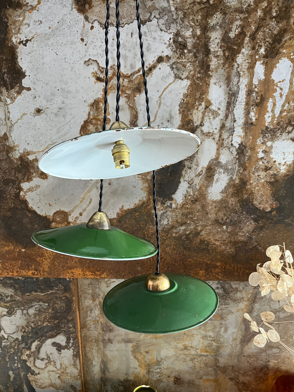 Paire de lustres en métal doré épis de blé 1960