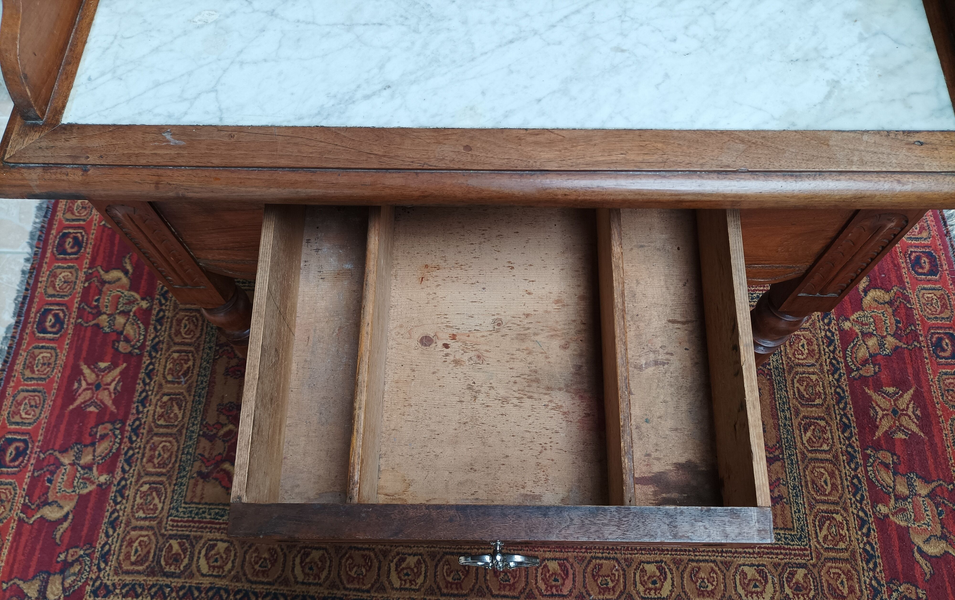Meuble de toilette en noyer et merisier