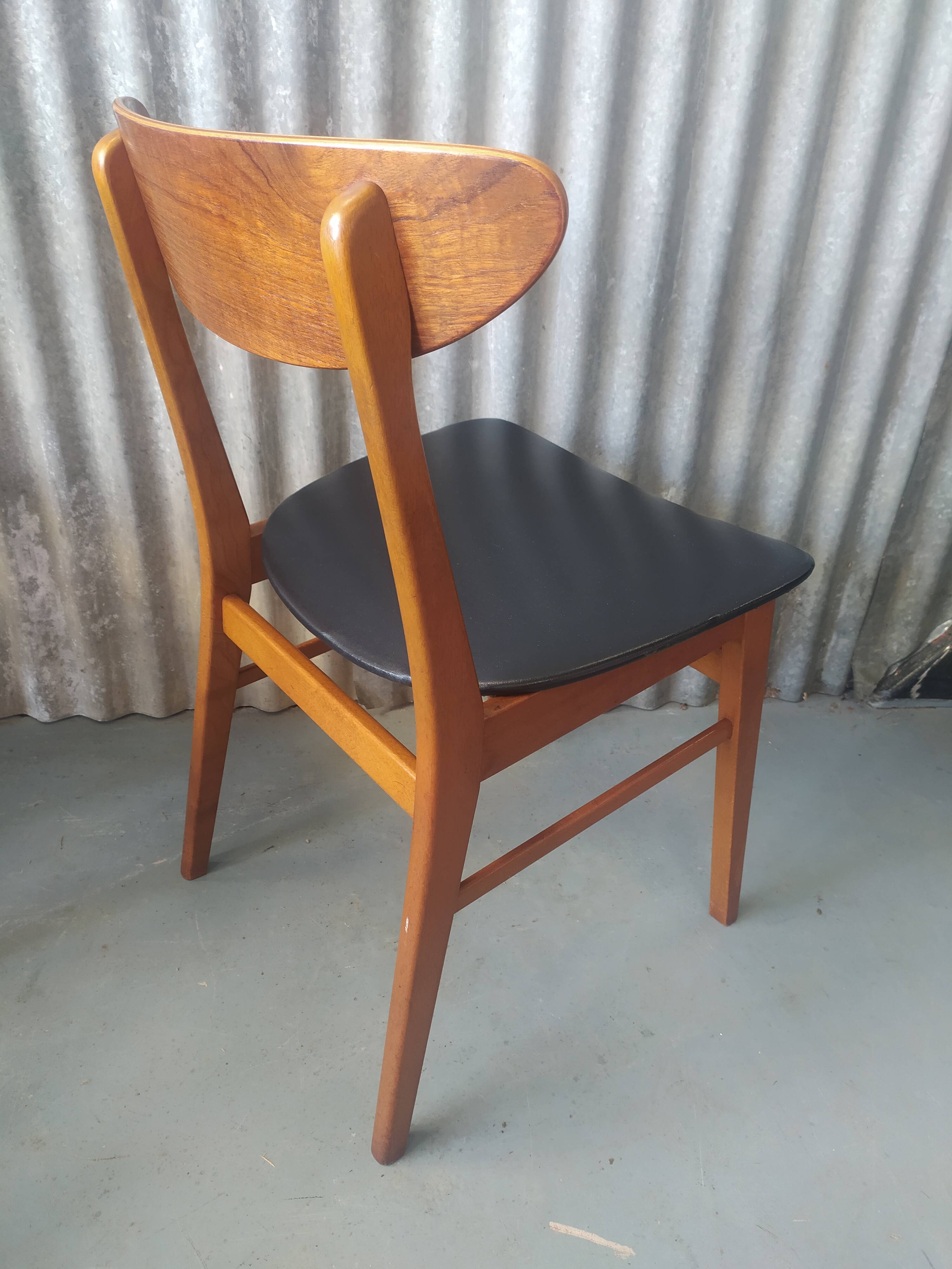 Suite de 6 chaises n°210 en teck Farstrup Mobel