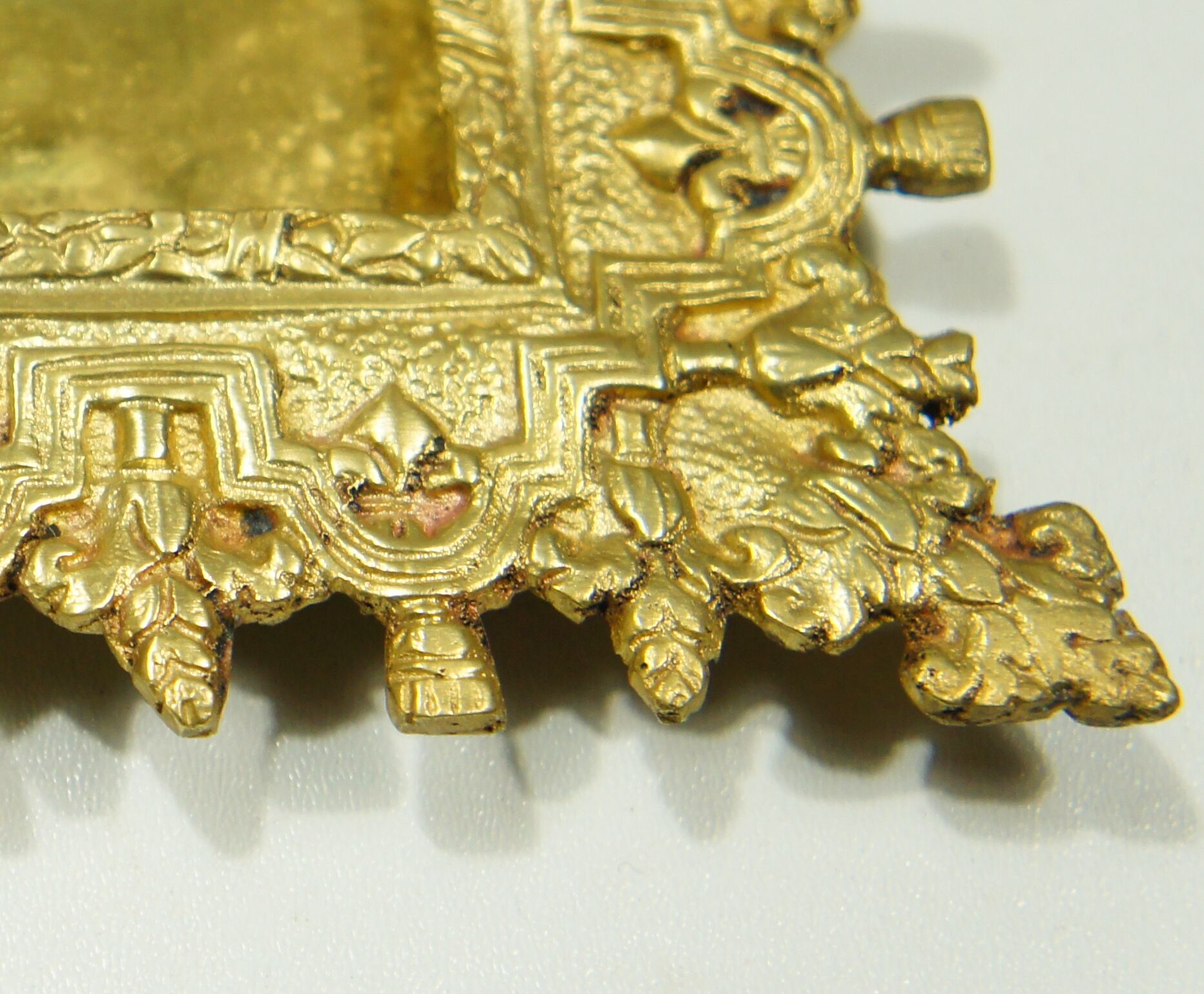 Photo frame "fleur de lys" in chiseled gilded bronze