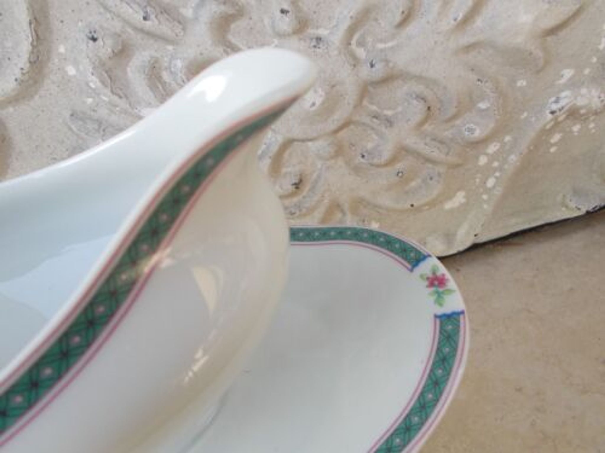 Saucière Limoges The Porcelain of the Unicorn Imperial China