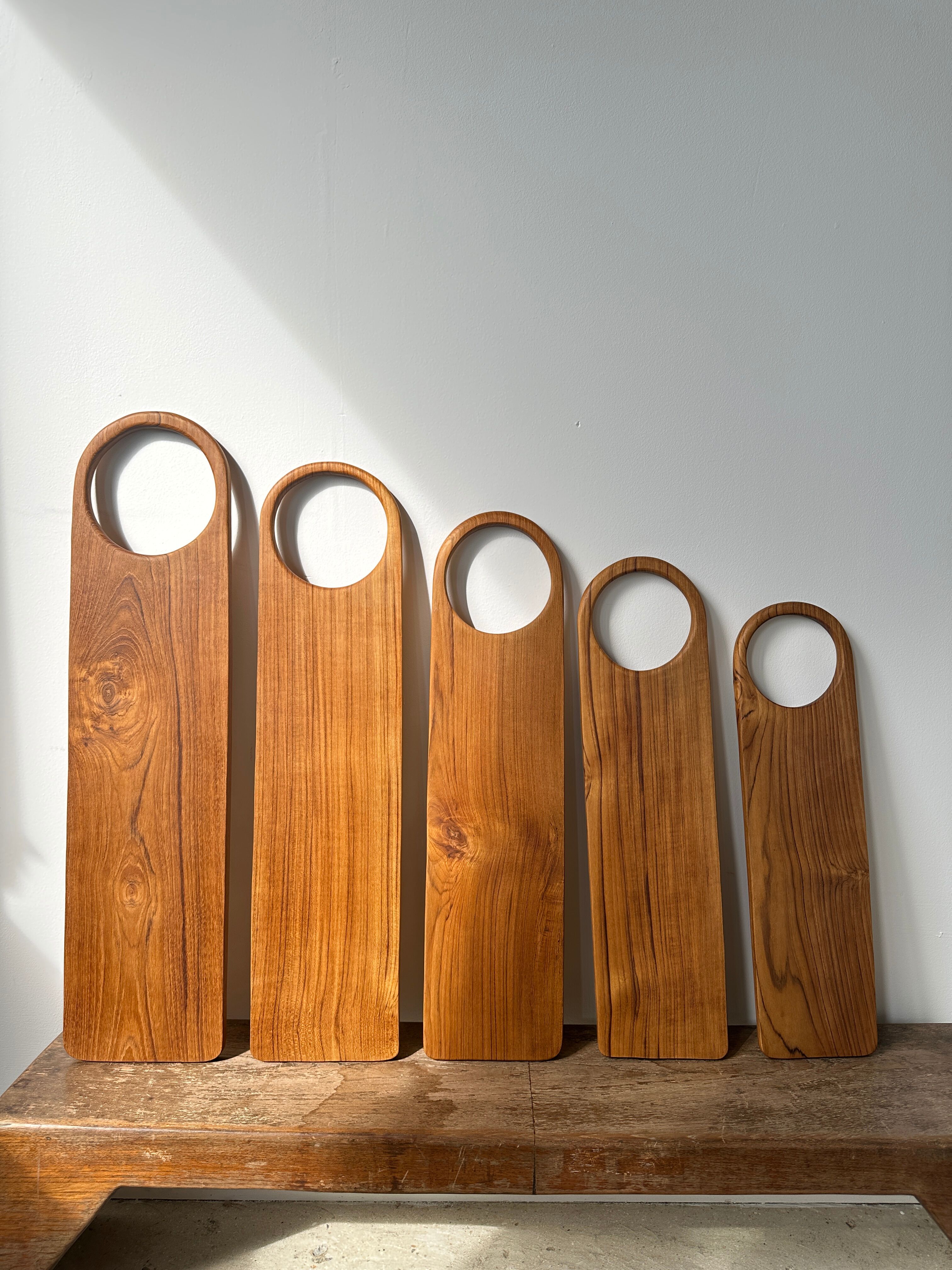 Cutting or presentation board of monoxyl teak with handle (T1)