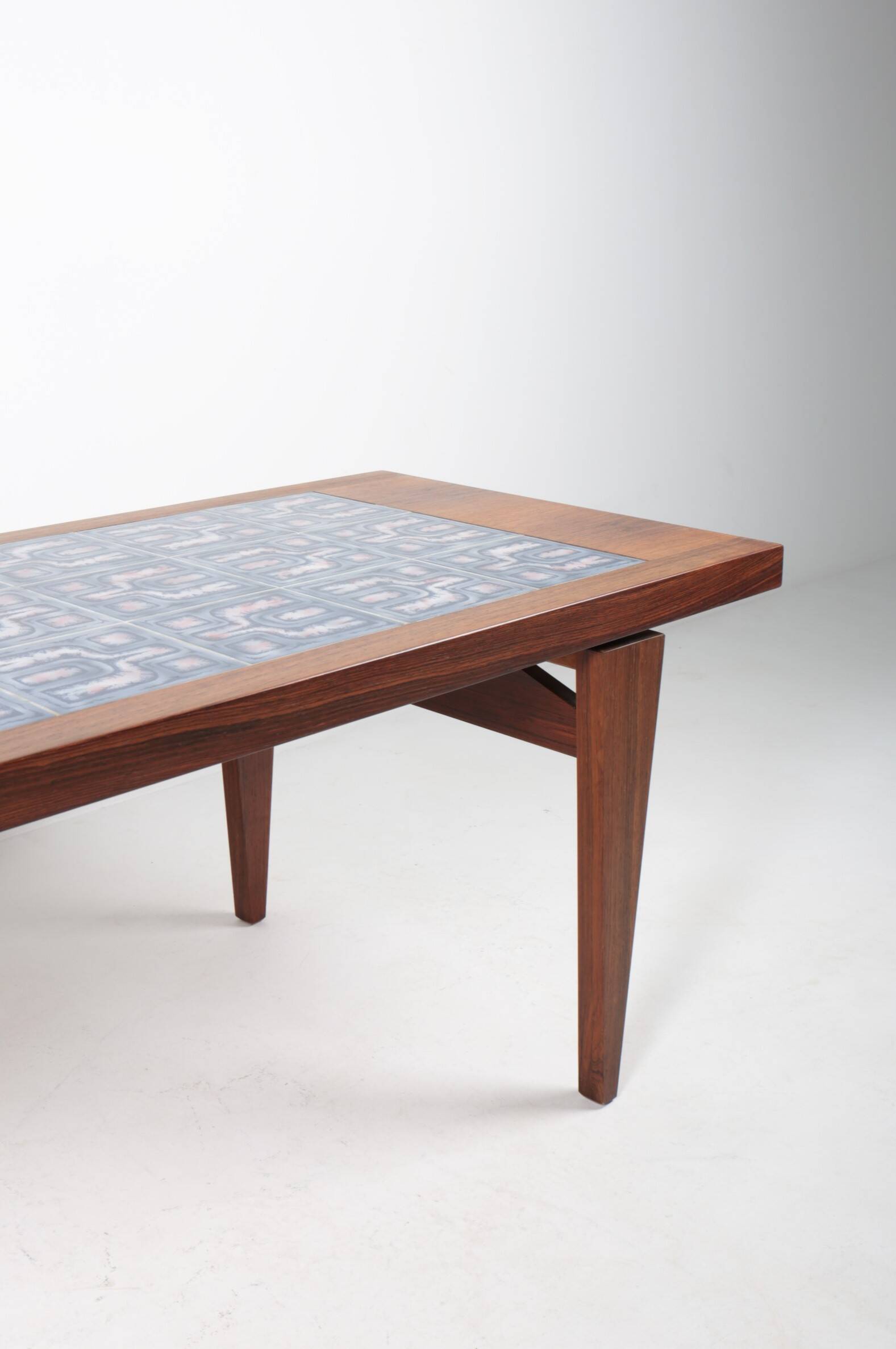 Table basse danoise en palissandre et céramique