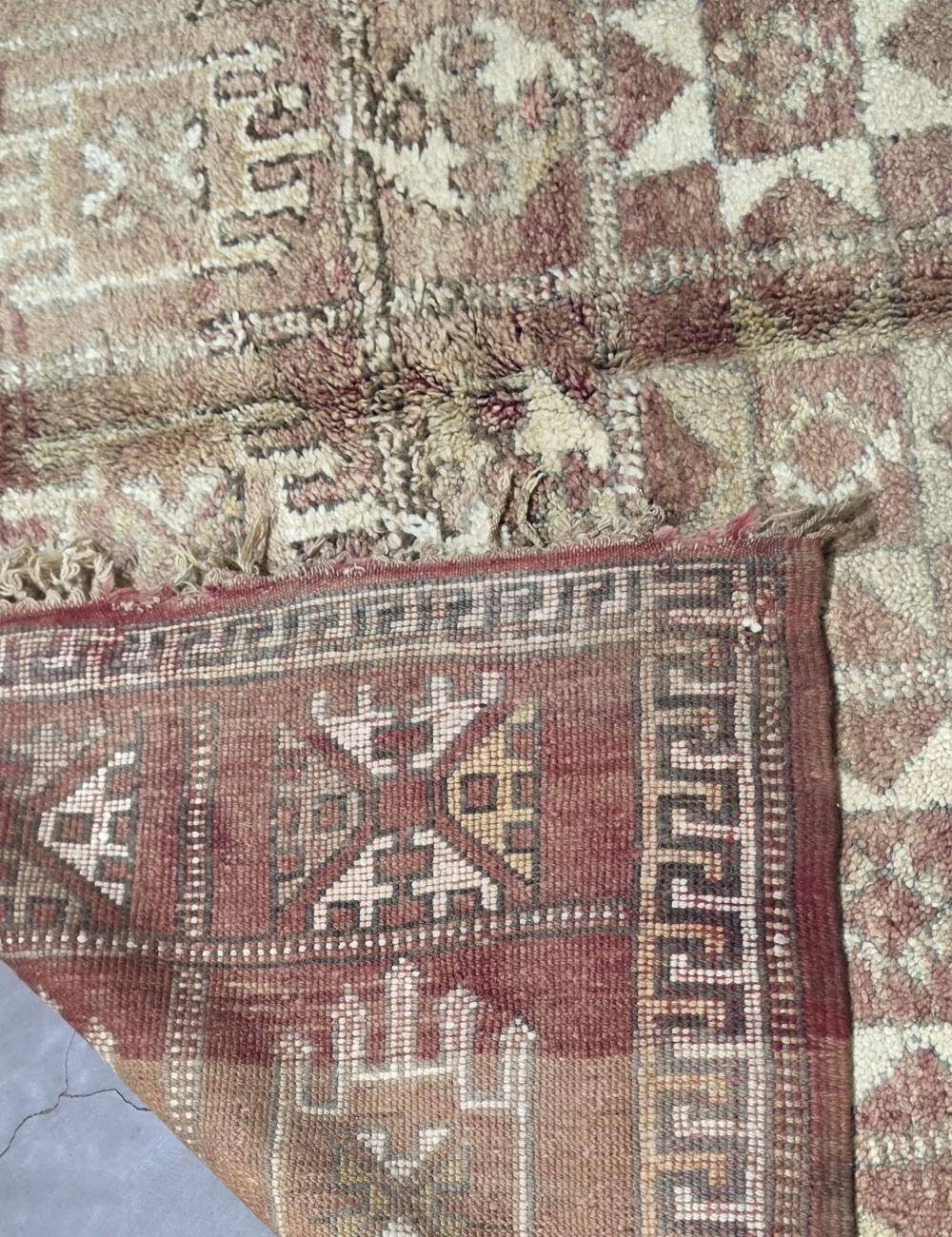 Vintage Berber rug - 215 x 190 cm