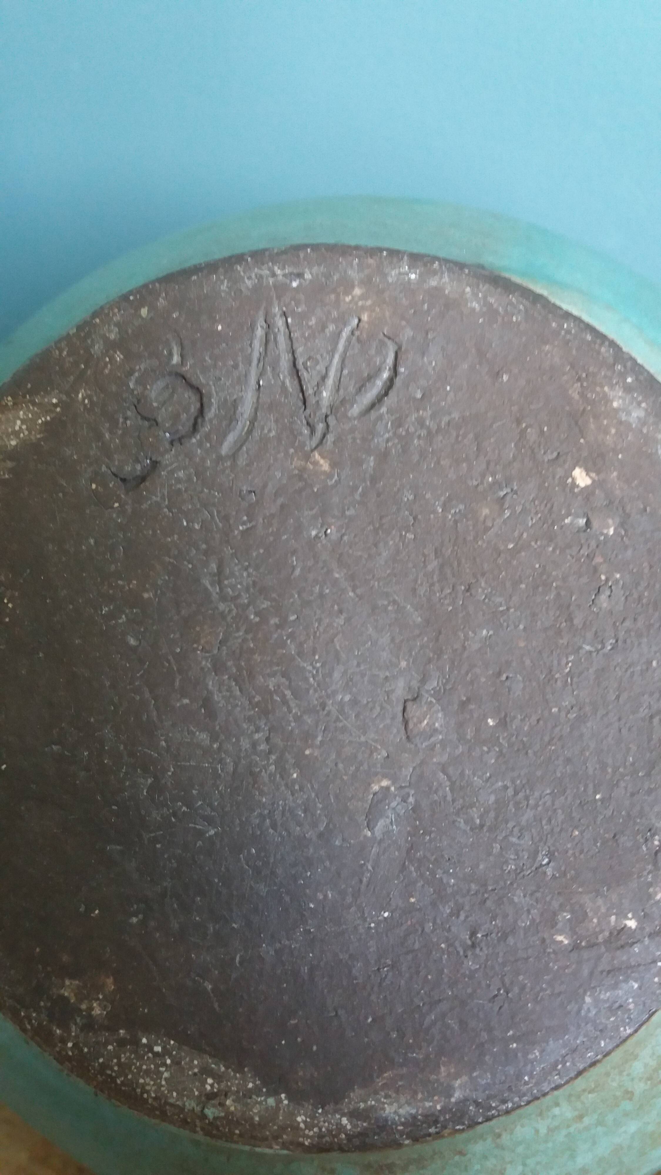 Théière artisanale en grès chamotté émaillé vert de gris signée
