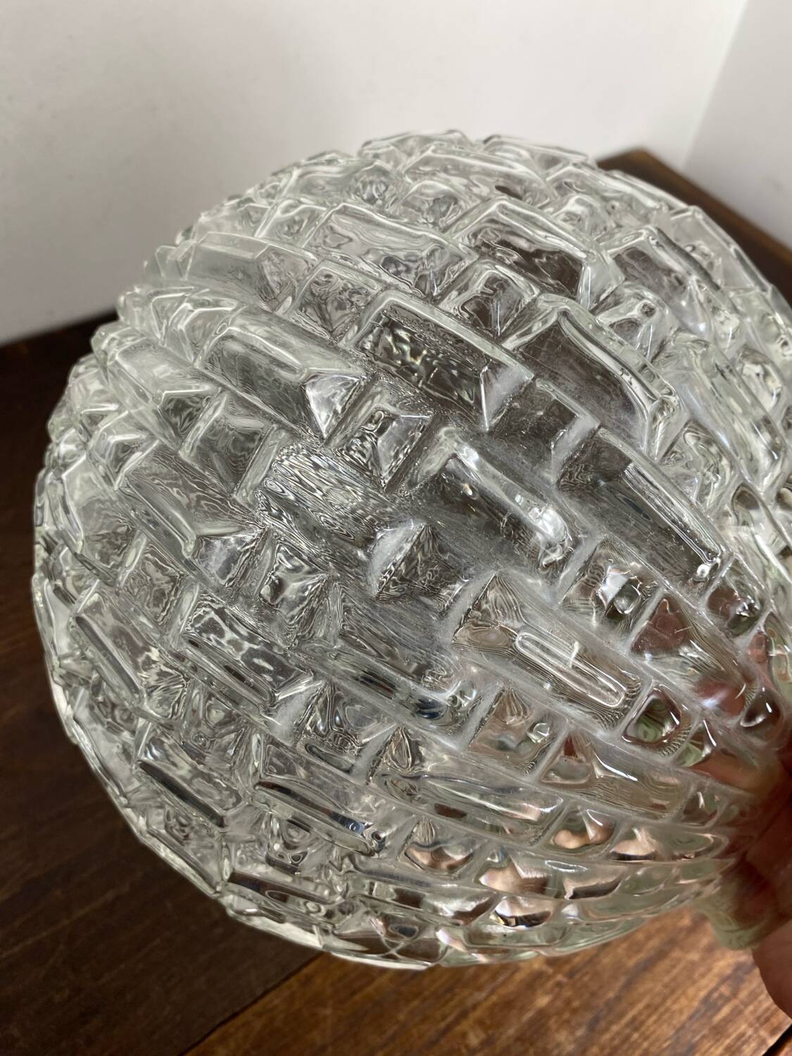Globe en verre à décors géométriques