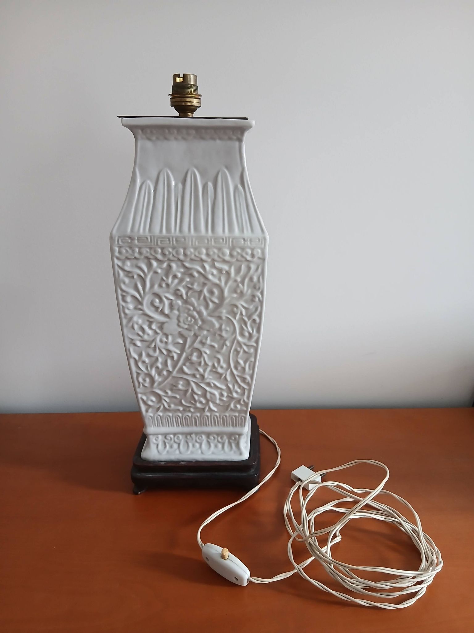 Art Deco lamp base in ceramic from around 1930 – relief floral decoration.