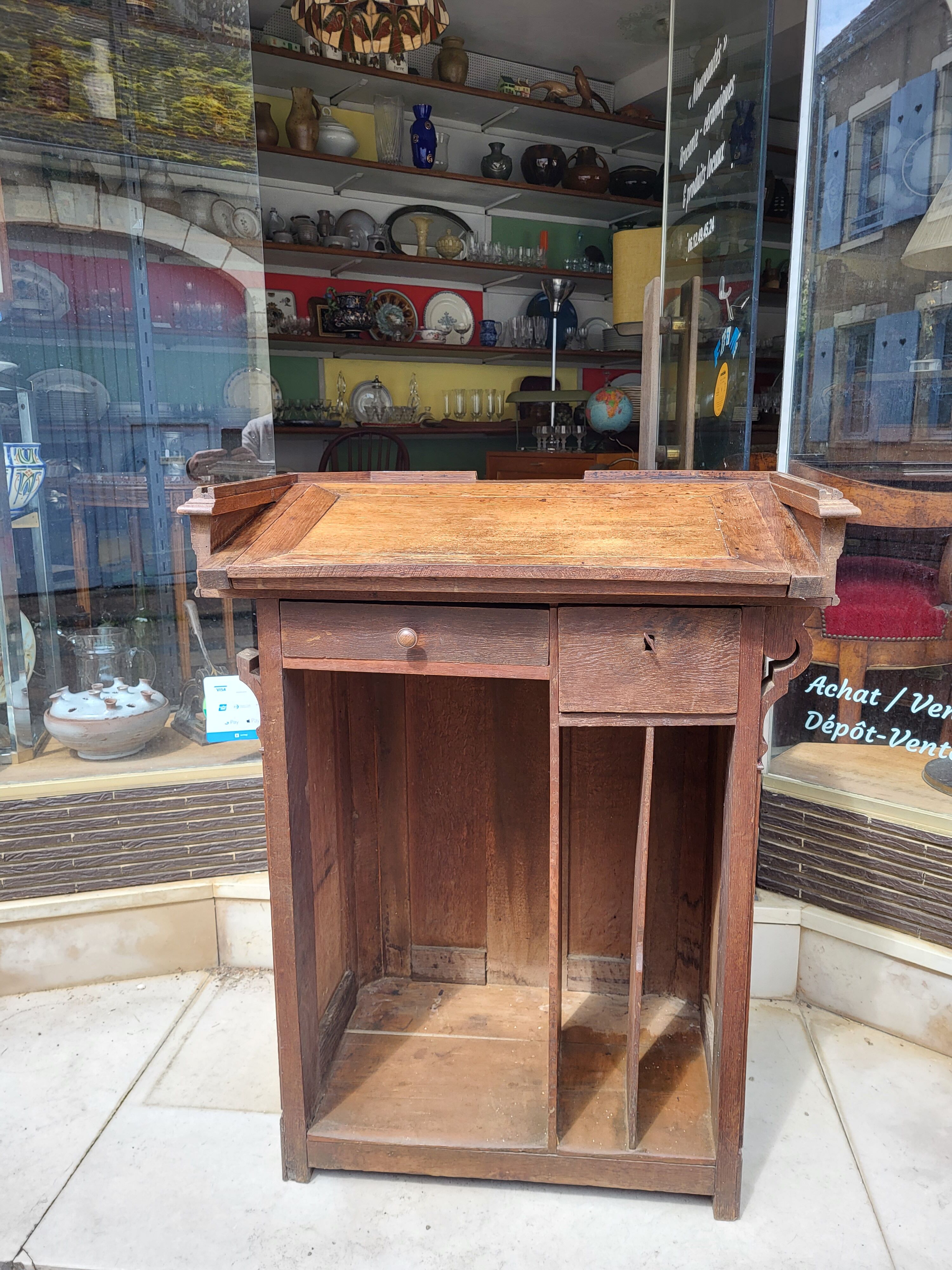 Wooden counter / Docking station 40s