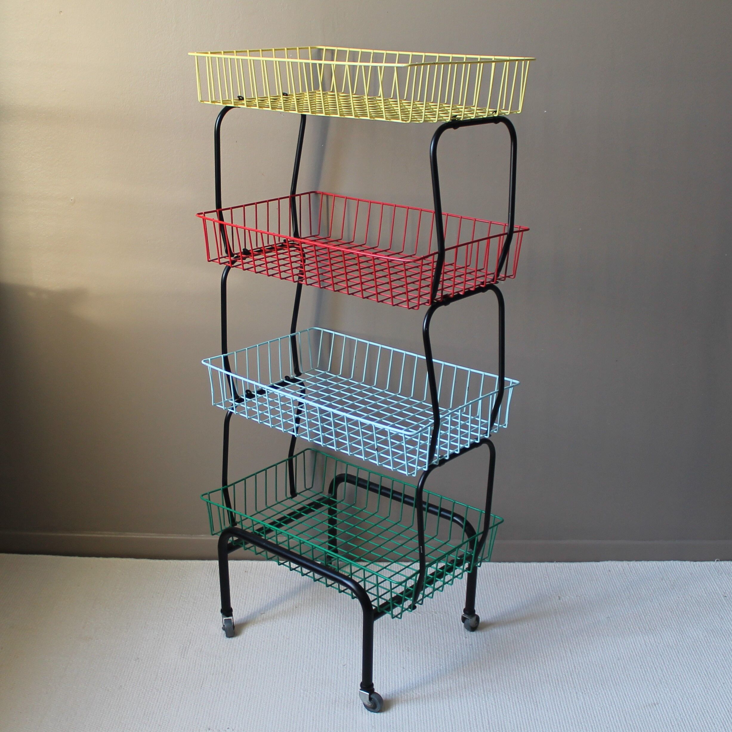 Vintage metal shelf/bookcase