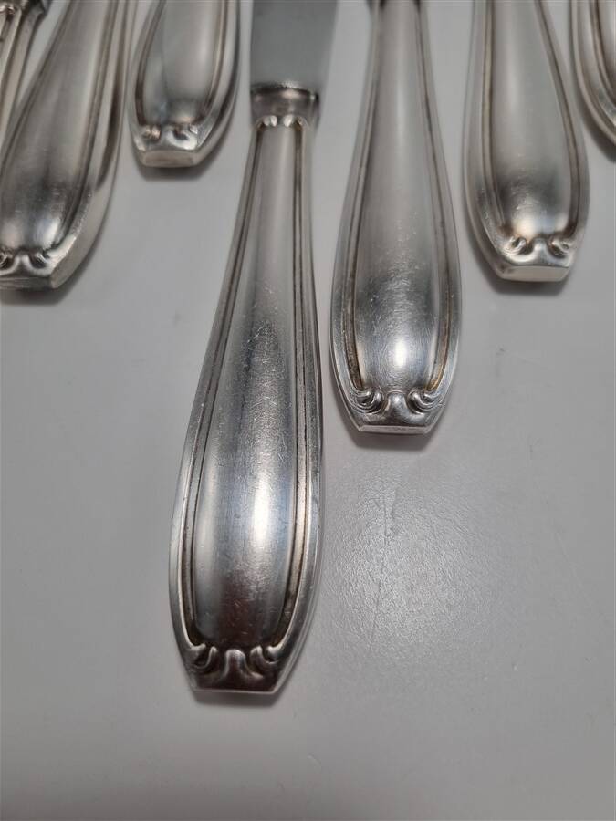 Set of 12 table knives