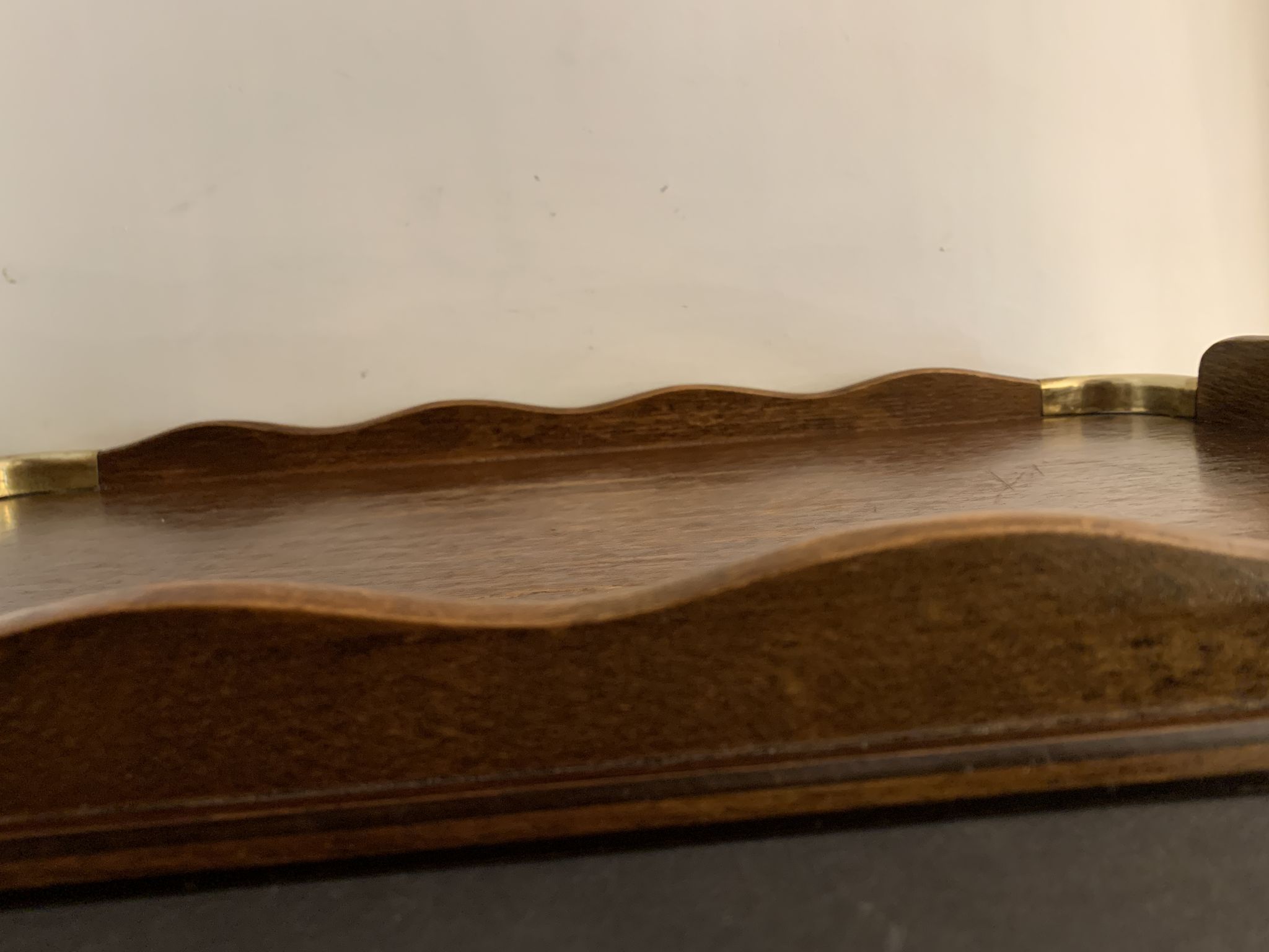 Plateau de service ancien en bois et laiton 61 x 38 cm