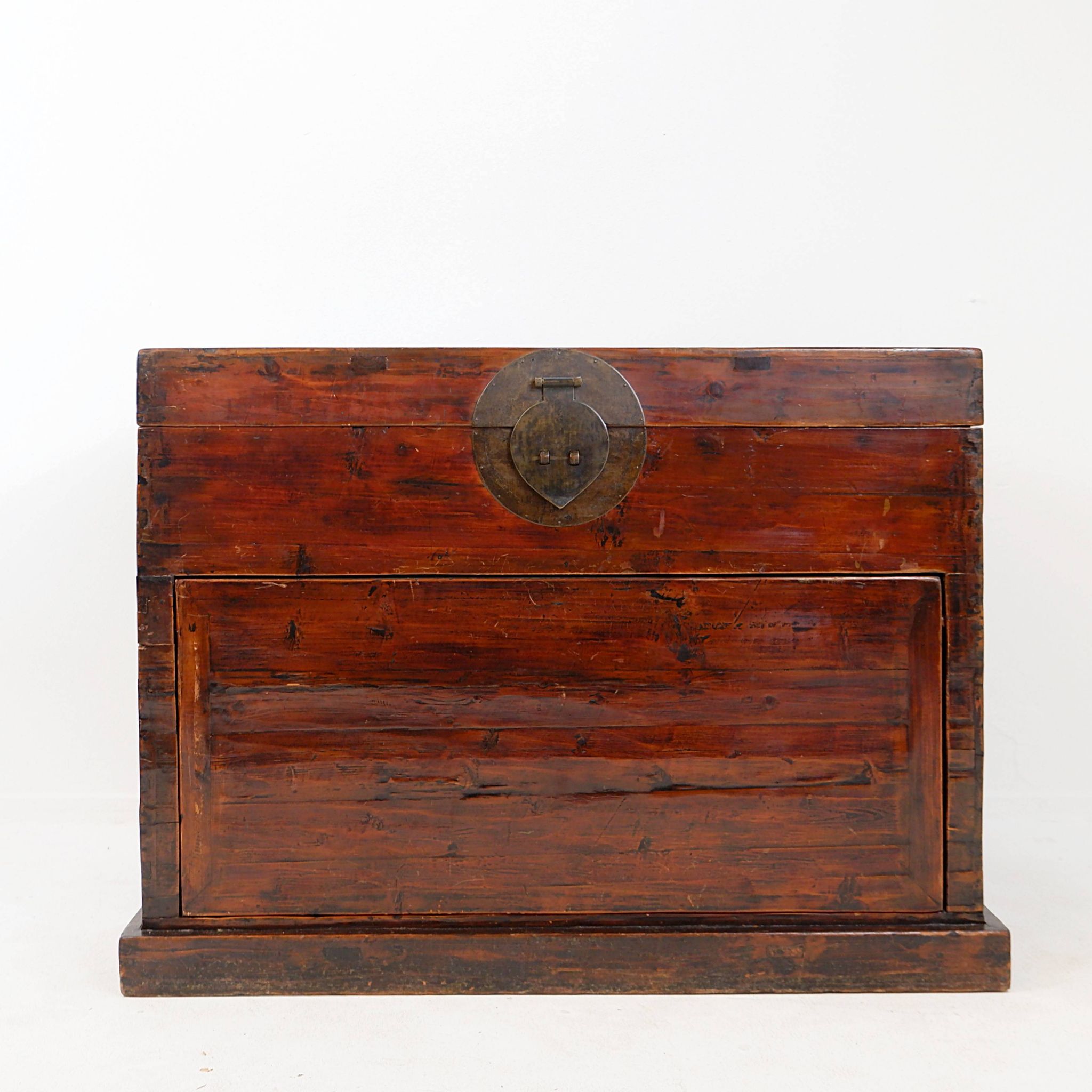 Coffre japonais ancien en bois et en fer