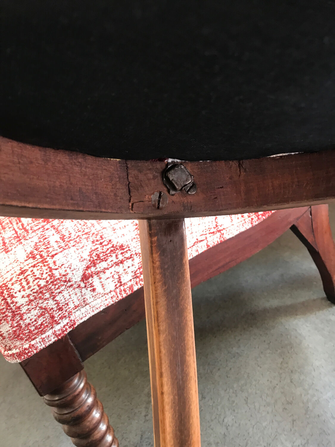 Thonet chair with armrests in perfect condition.