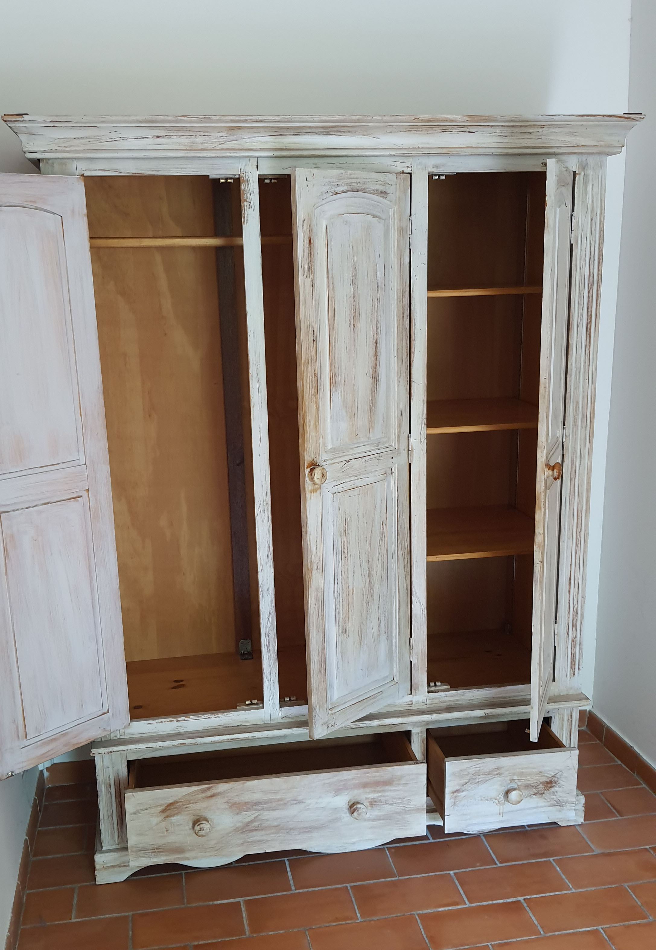 Wardrobe wardrobe 3 doors cerused gray pastel green